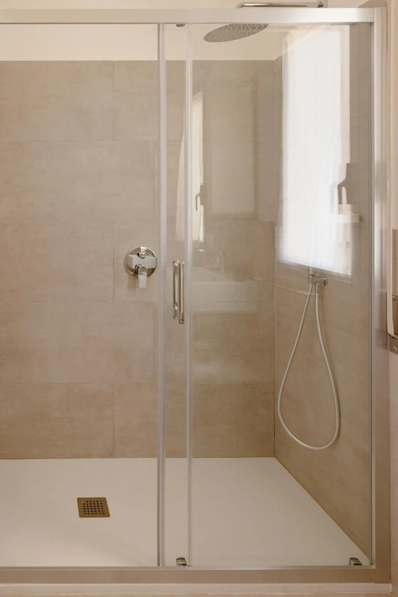 Shower in Residence Le 4 Stagioni