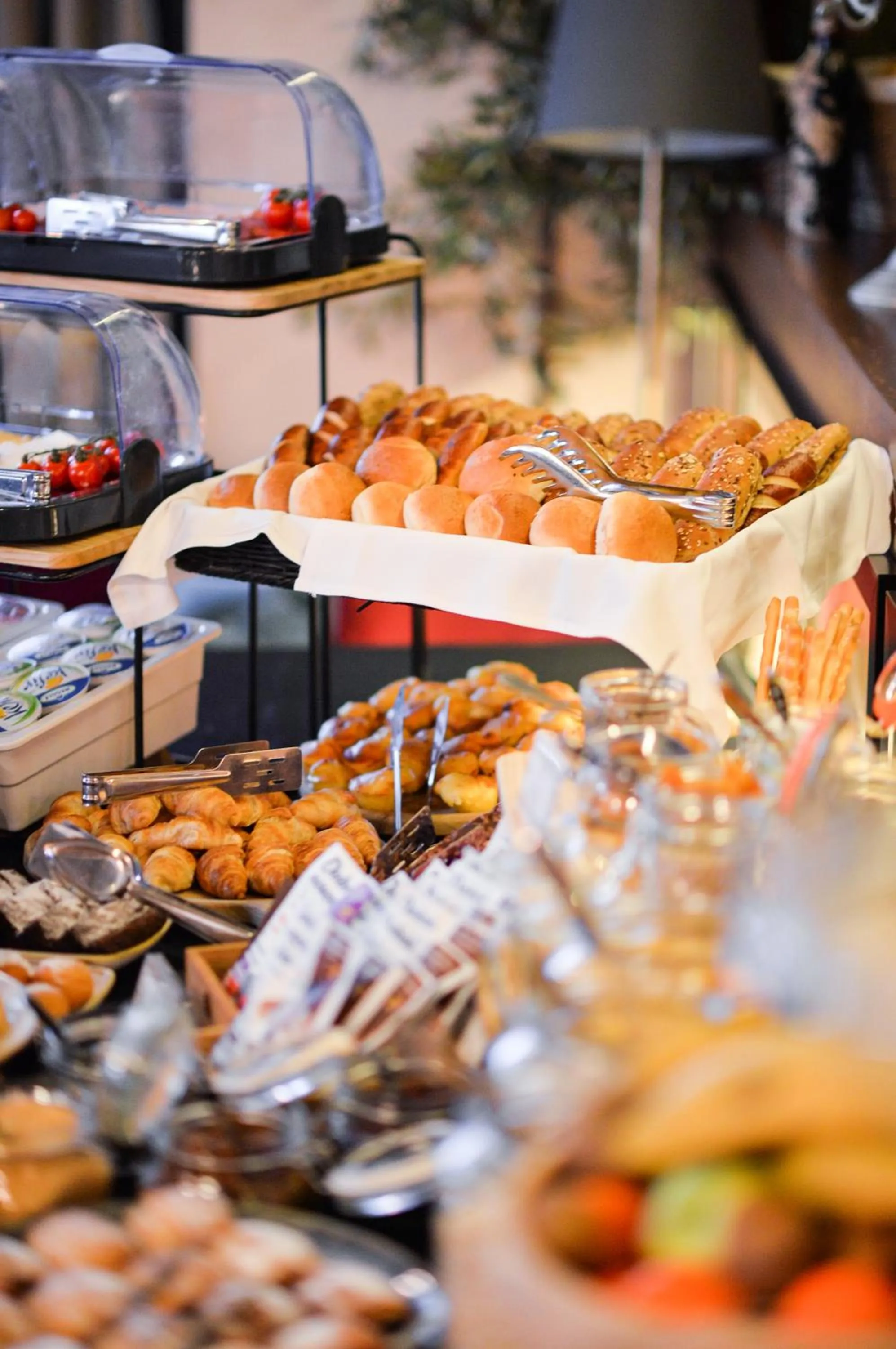 Restaurant/places to eat in Amsterdam Hotel