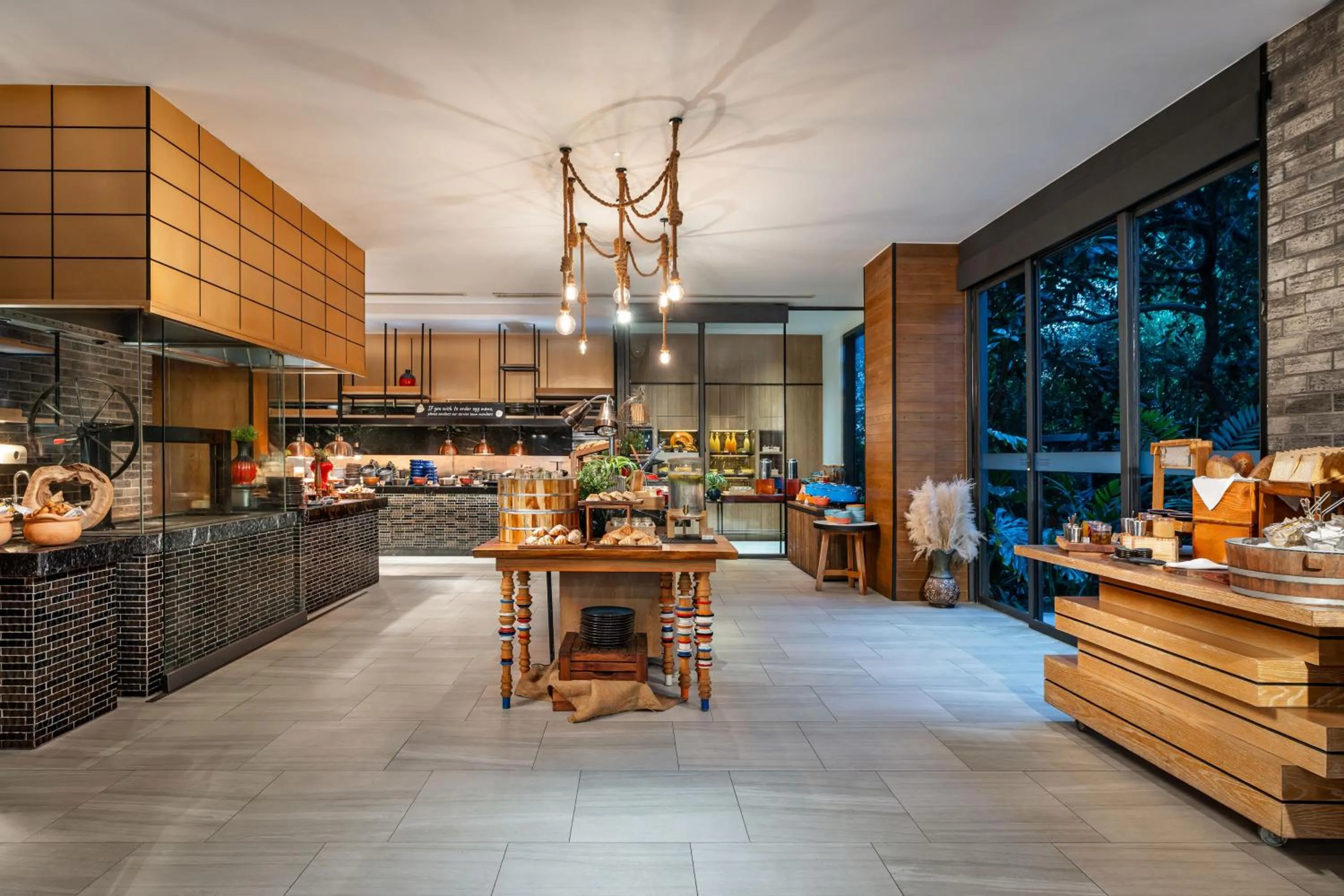 Restaurant/places to eat in Hotel Indigo Phuket Patong by IHG