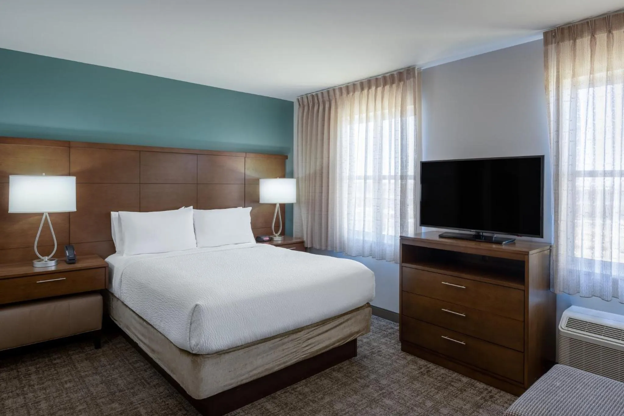 Photo of the whole room, Bed in Staybridge Suites - Gilbert - East Mesa by IHG
