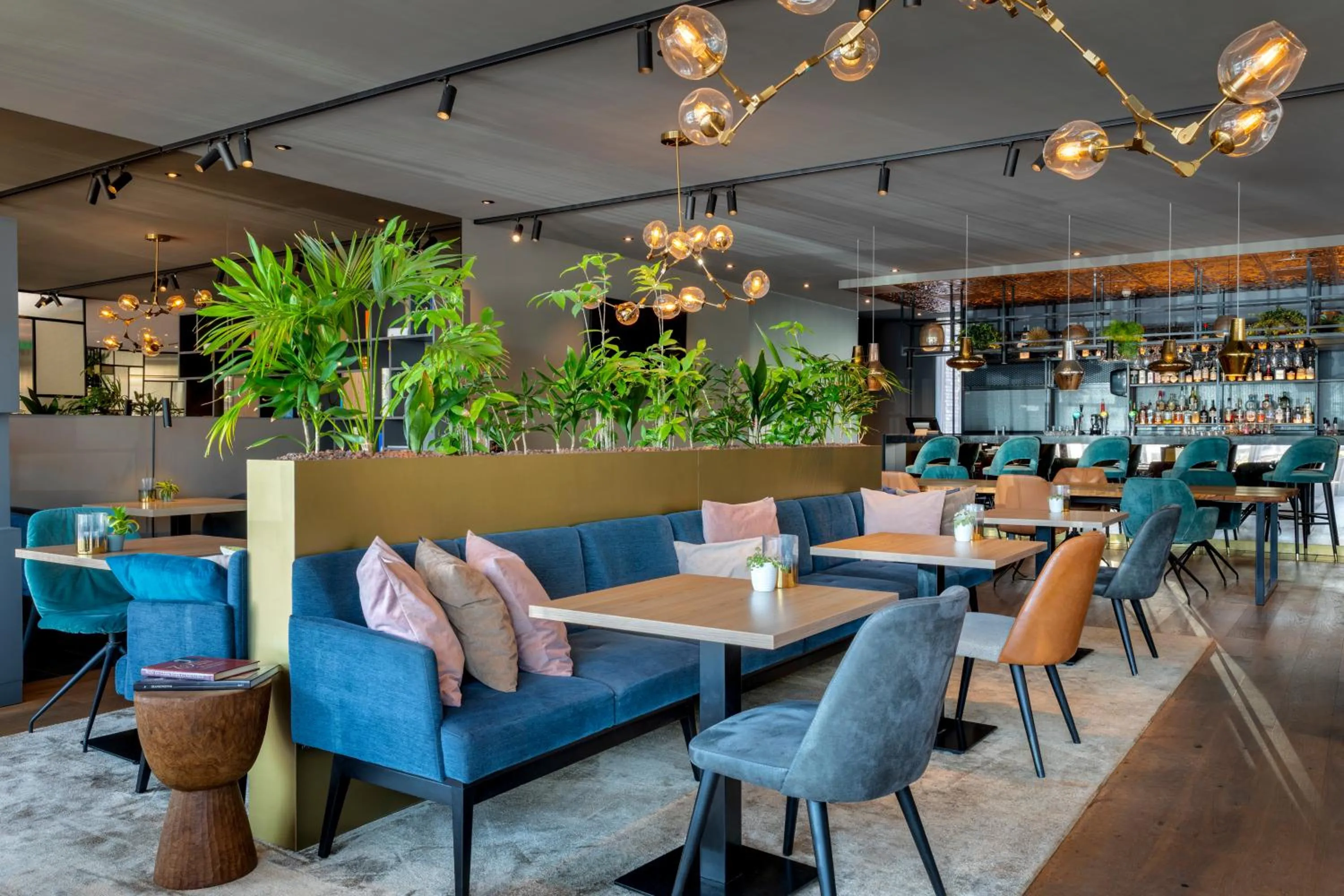 Lounge or bar in Renaissance Amsterdam Schiphol Airport Hotel