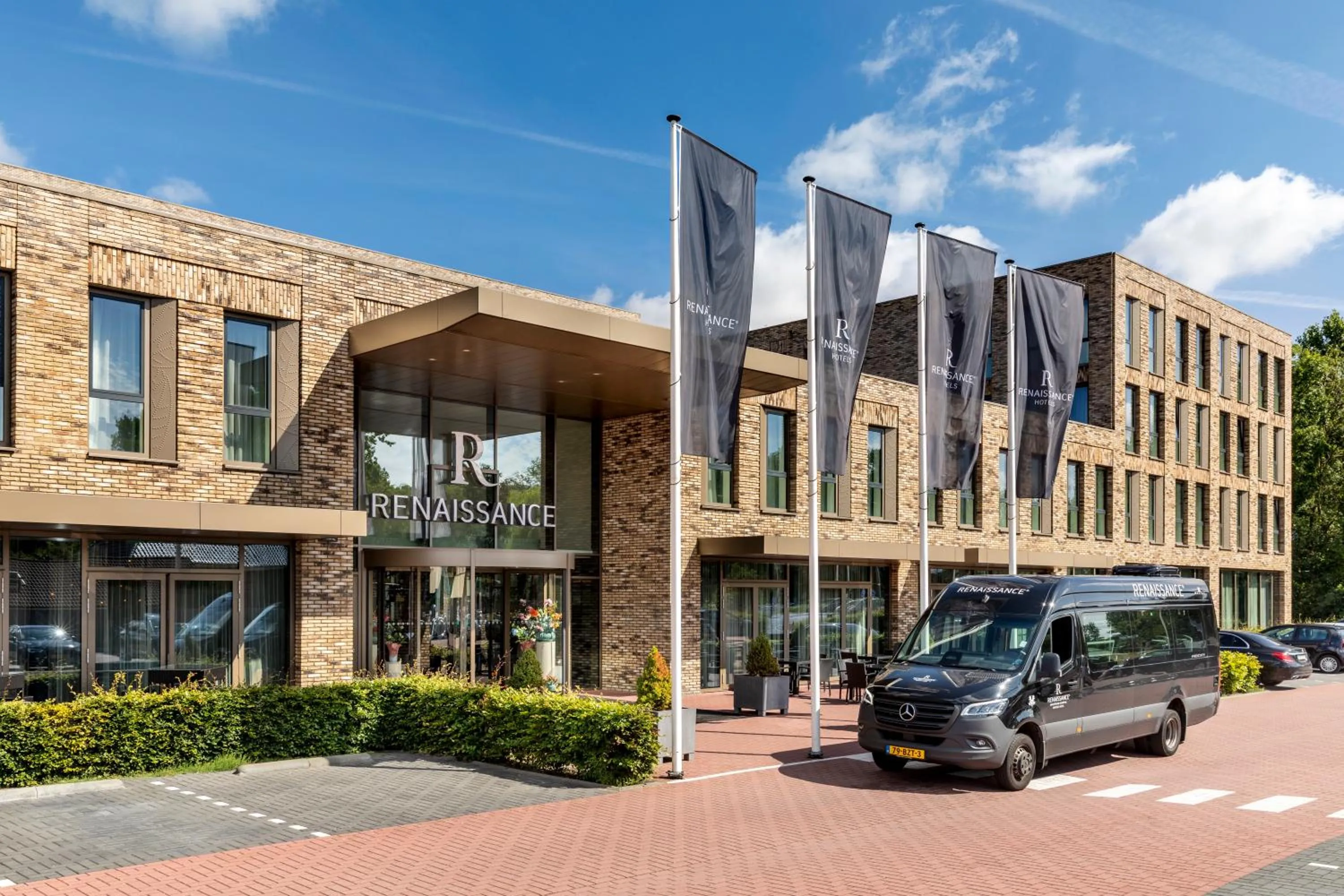 shuttle in Renaissance Amsterdam Schiphol Airport Hotel