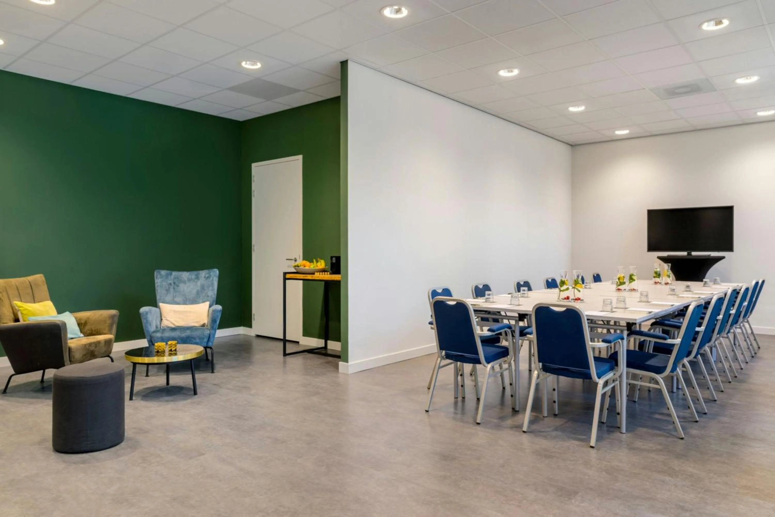 Meeting/conference room in Renaissance Amsterdam Schiphol Airport Hotel