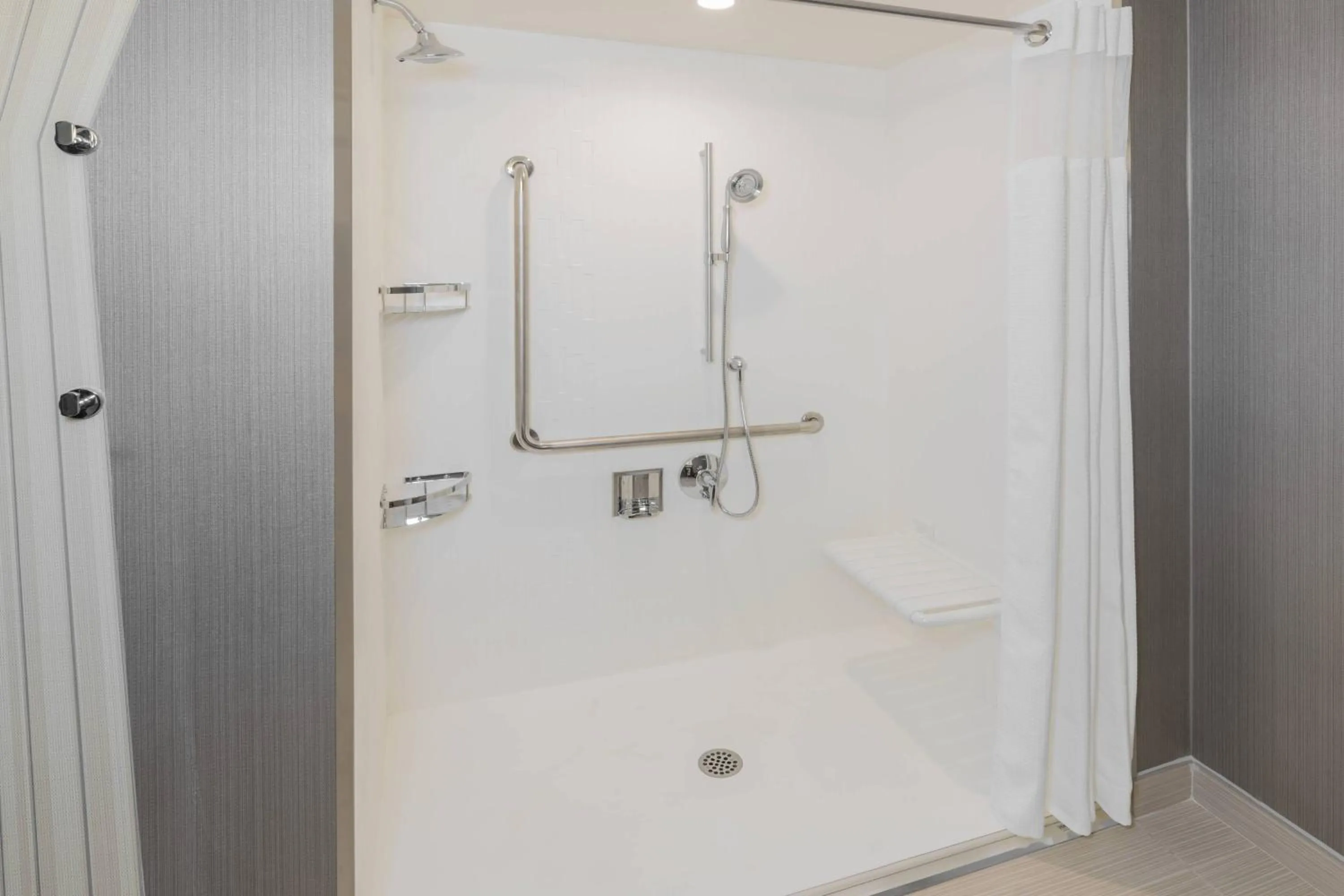 Bathroom in Courtyard by Marriott Burlington-Oakville