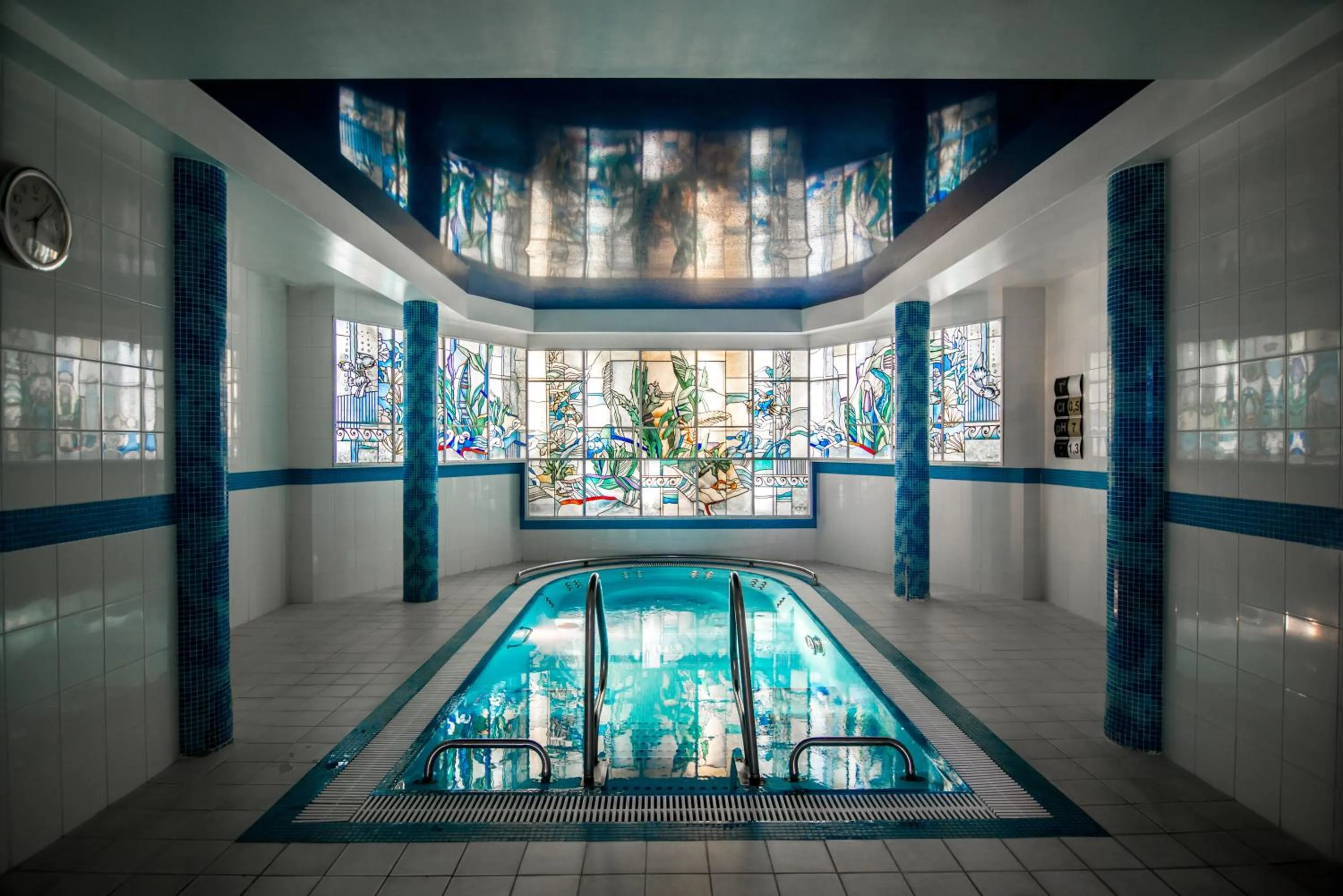 Swimming pool in Hotel Violeta