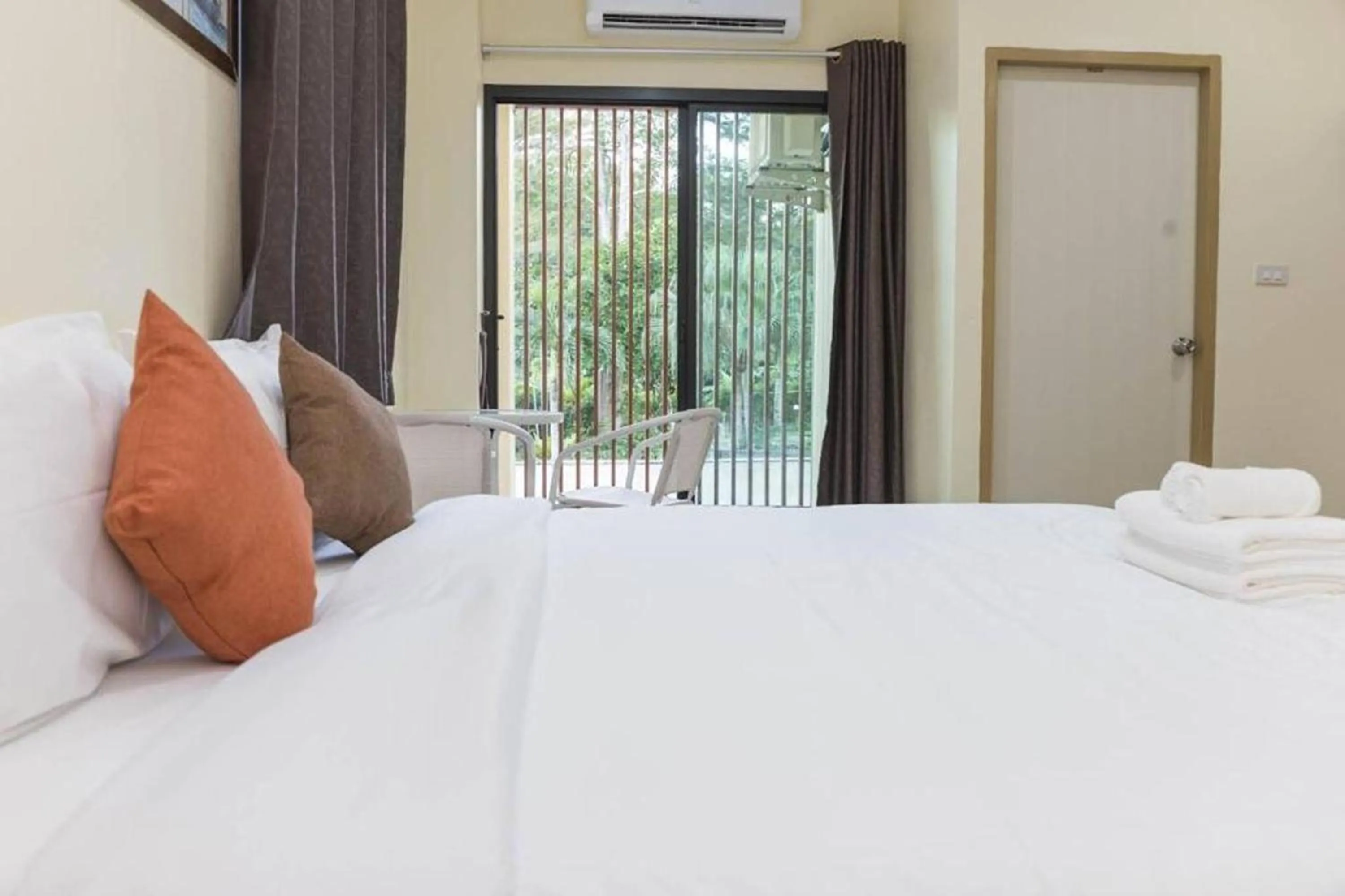 Bedroom, Bed in Yaibua Hotel