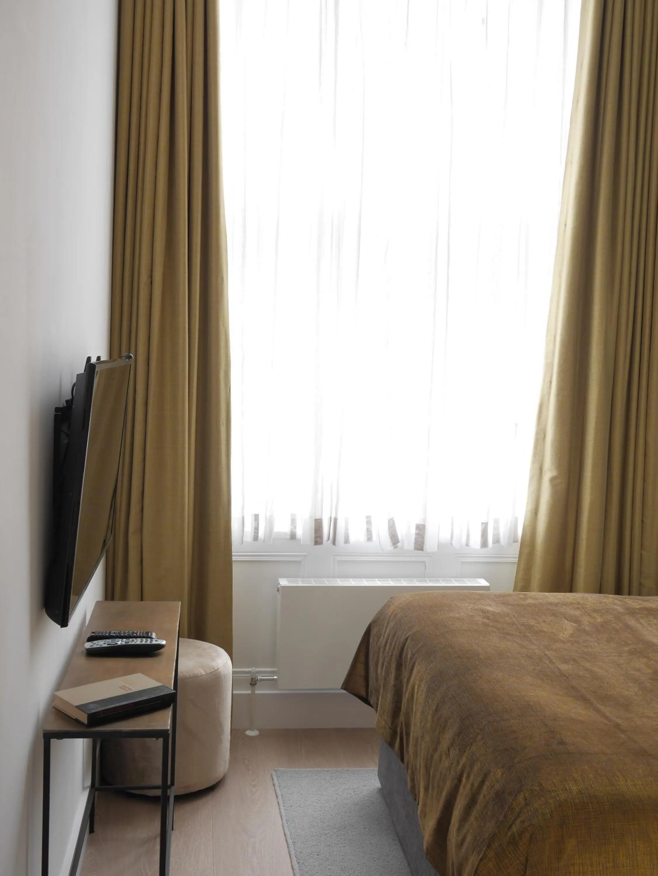 Bedroom, Bed in Nevern Place by Supercity Aparthotels