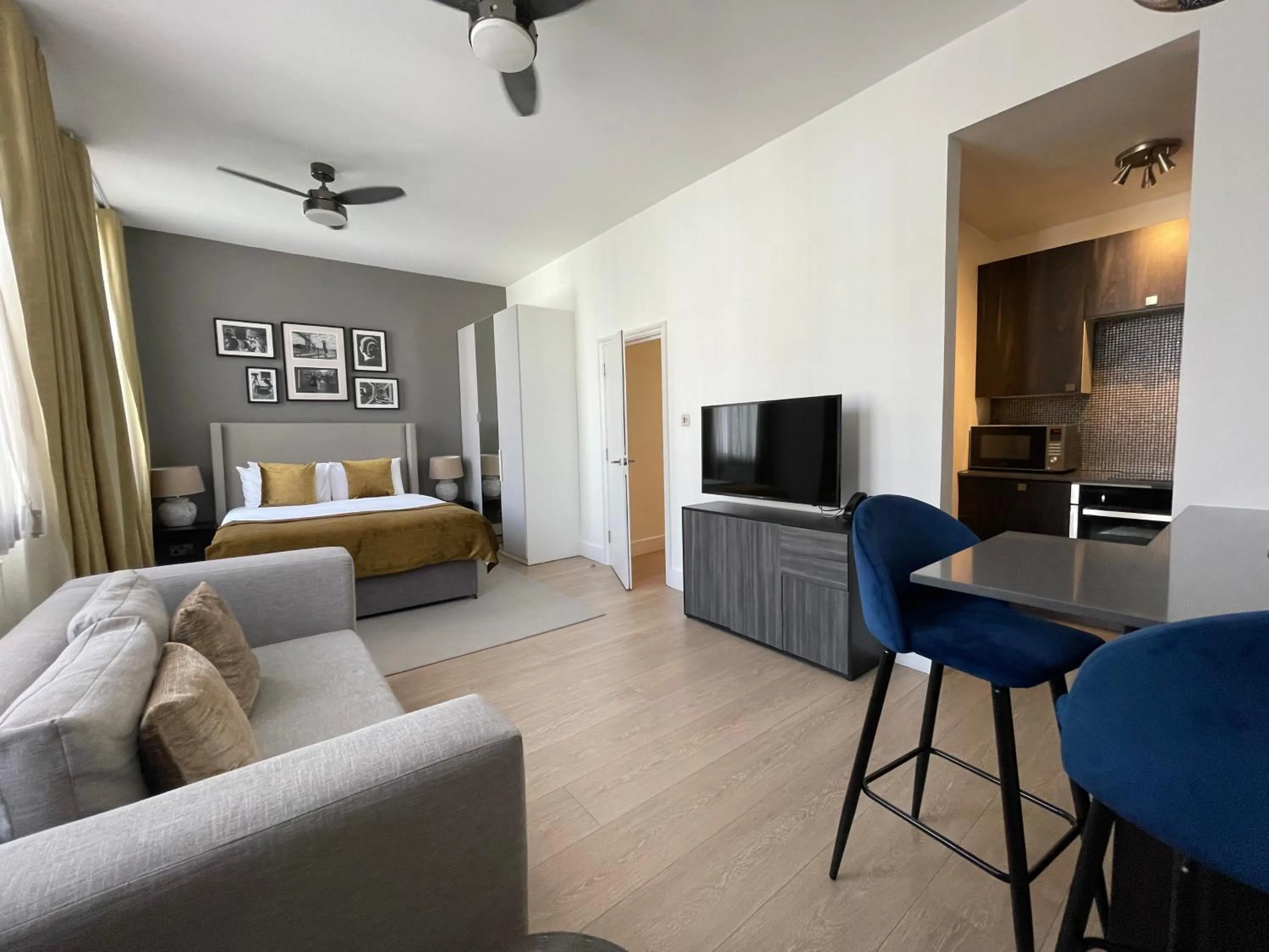 Bedroom, Bed in Nevern Place by Supercity Aparthotels