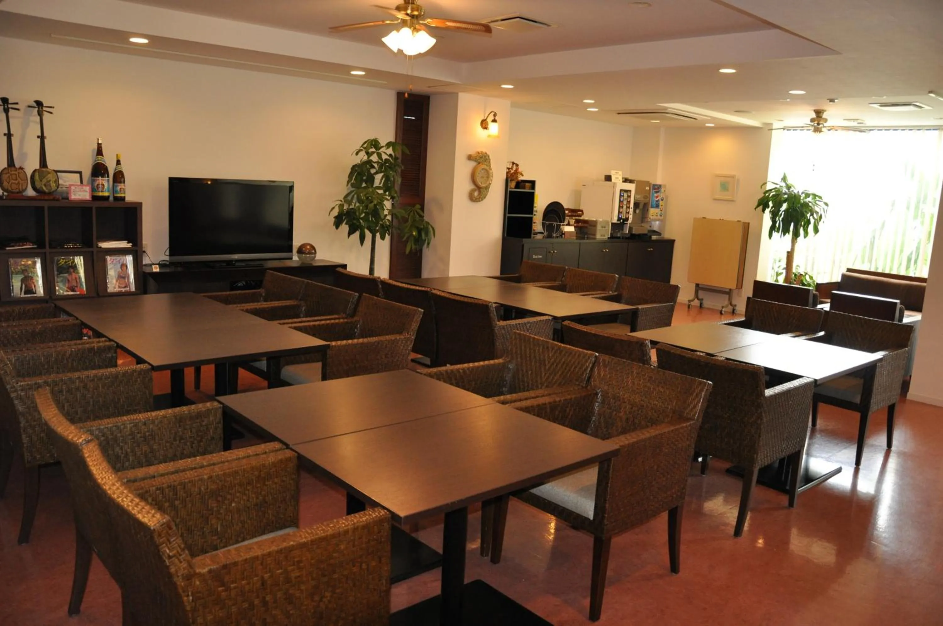 Communal lounge/ TV room in Hotel Noah