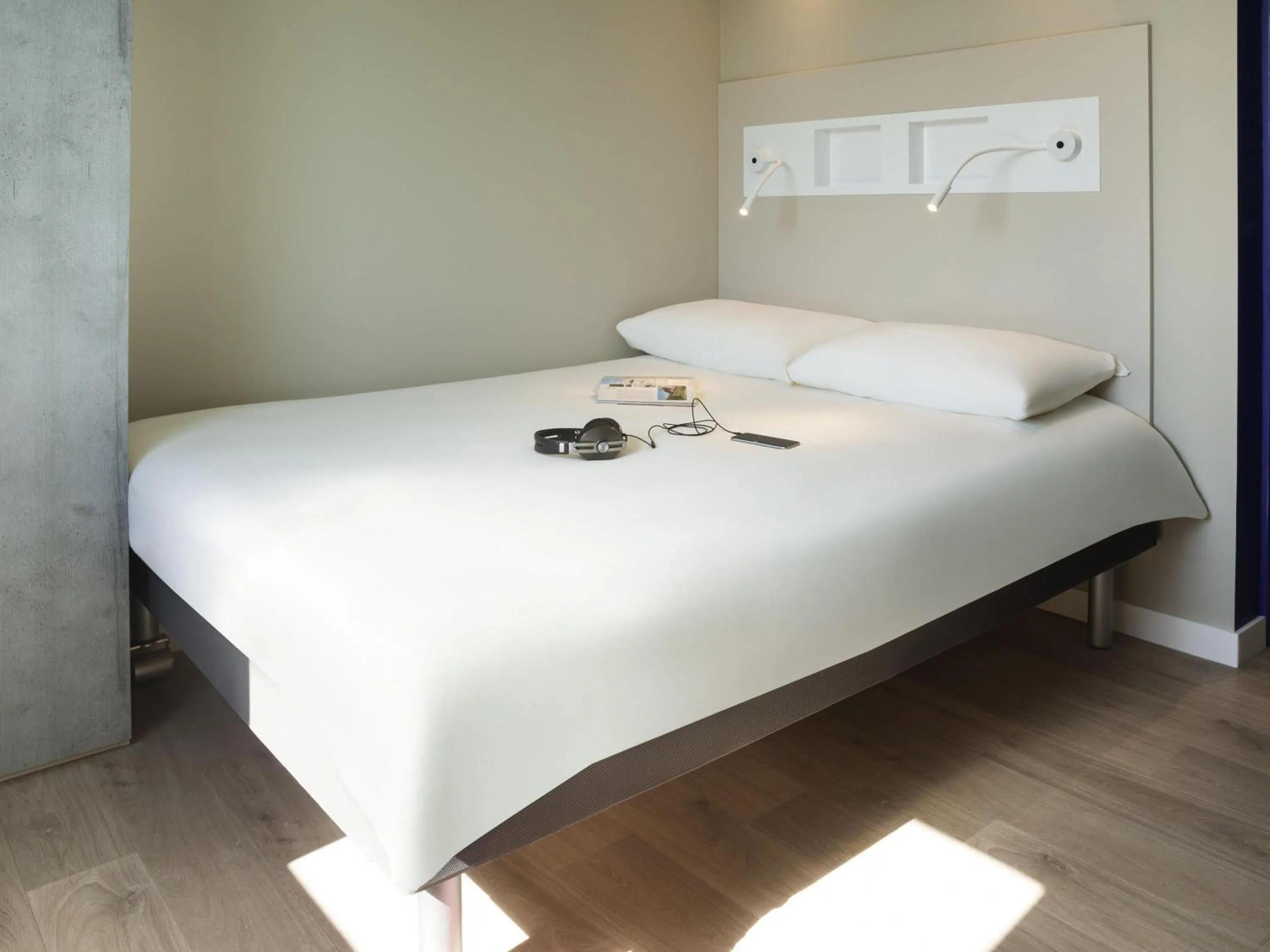 Bedroom, Bed in ibis budget Fribourg