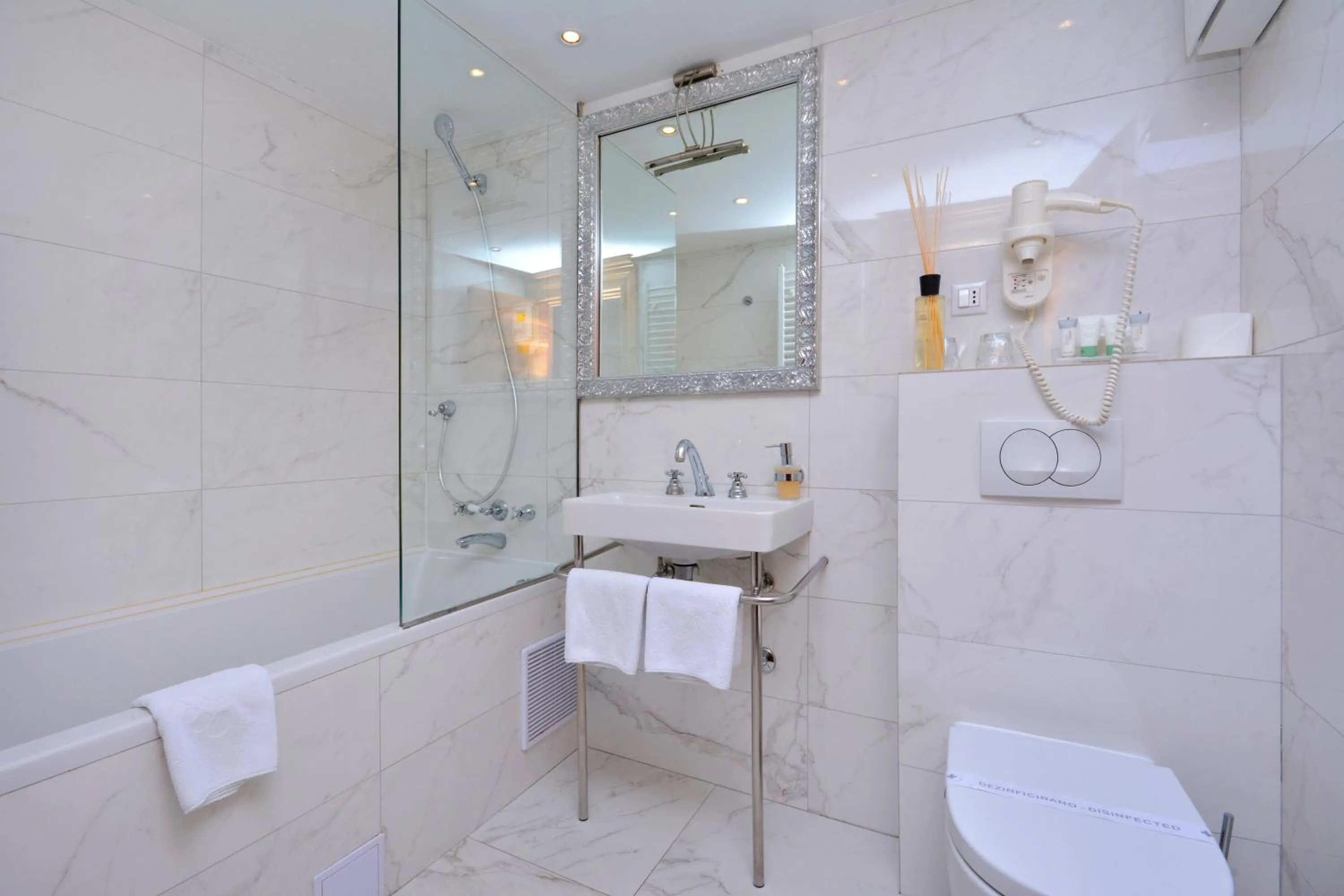 Bathroom in Jupiter Heritage Hotel