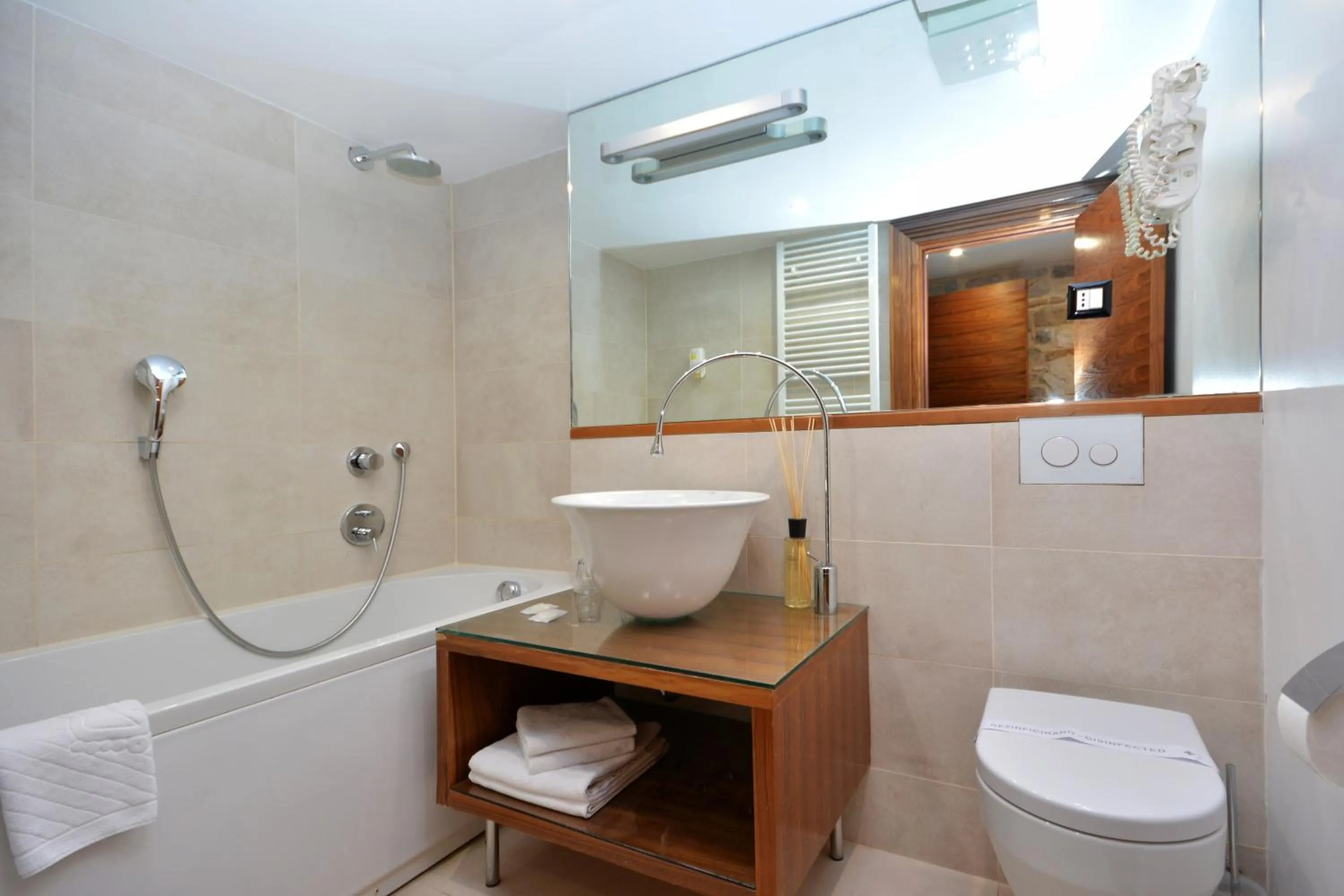 Bathroom in Jupiter Heritage Hotel