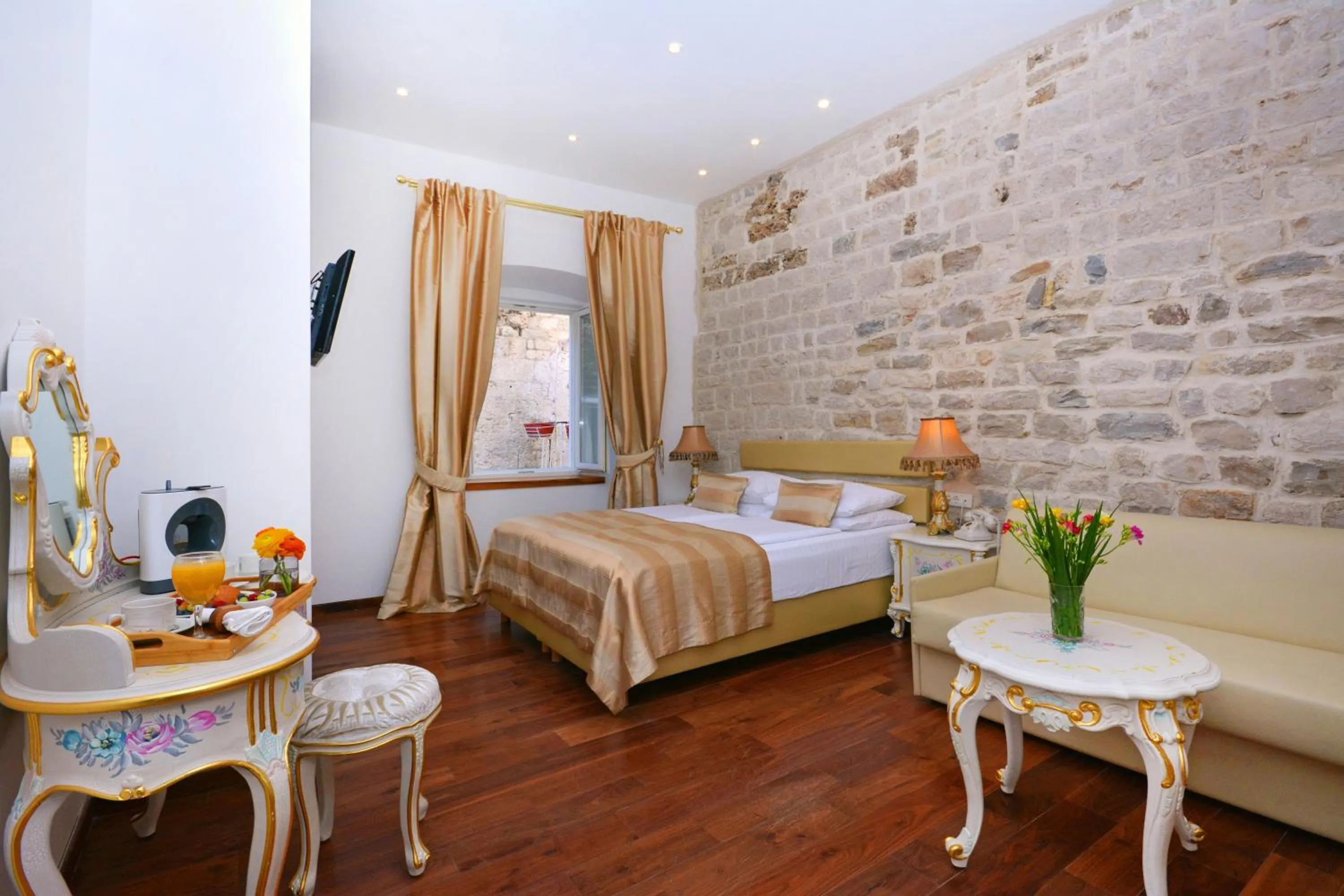 Photo of the whole room, Bed in Jupiter Heritage Hotel