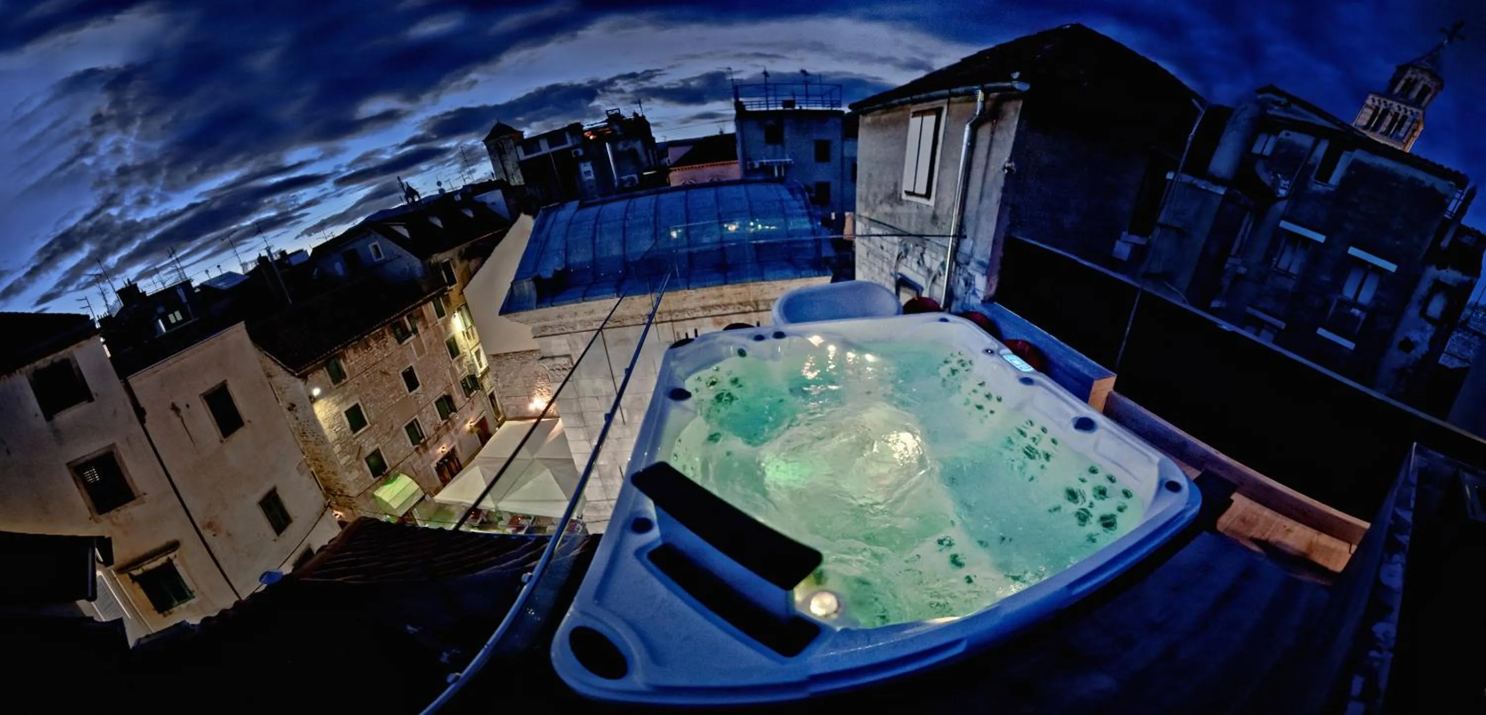 Hot Tub in Jupiter Heritage Hotel