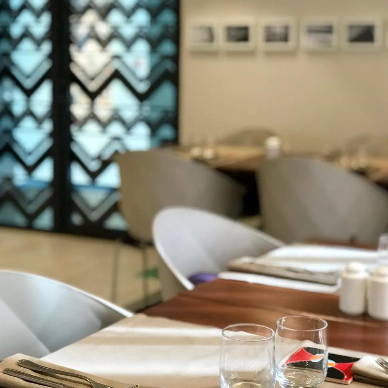 Restaurant/places to eat in M Suite Hotel