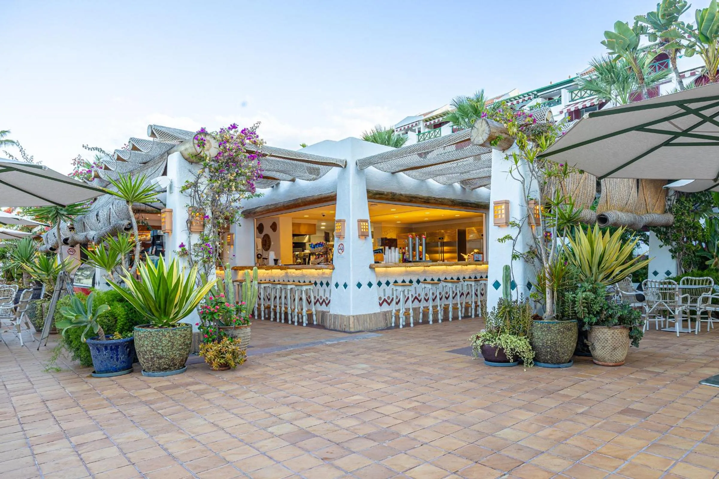 Restaurant/places to eat in Parque Santiago IV Official