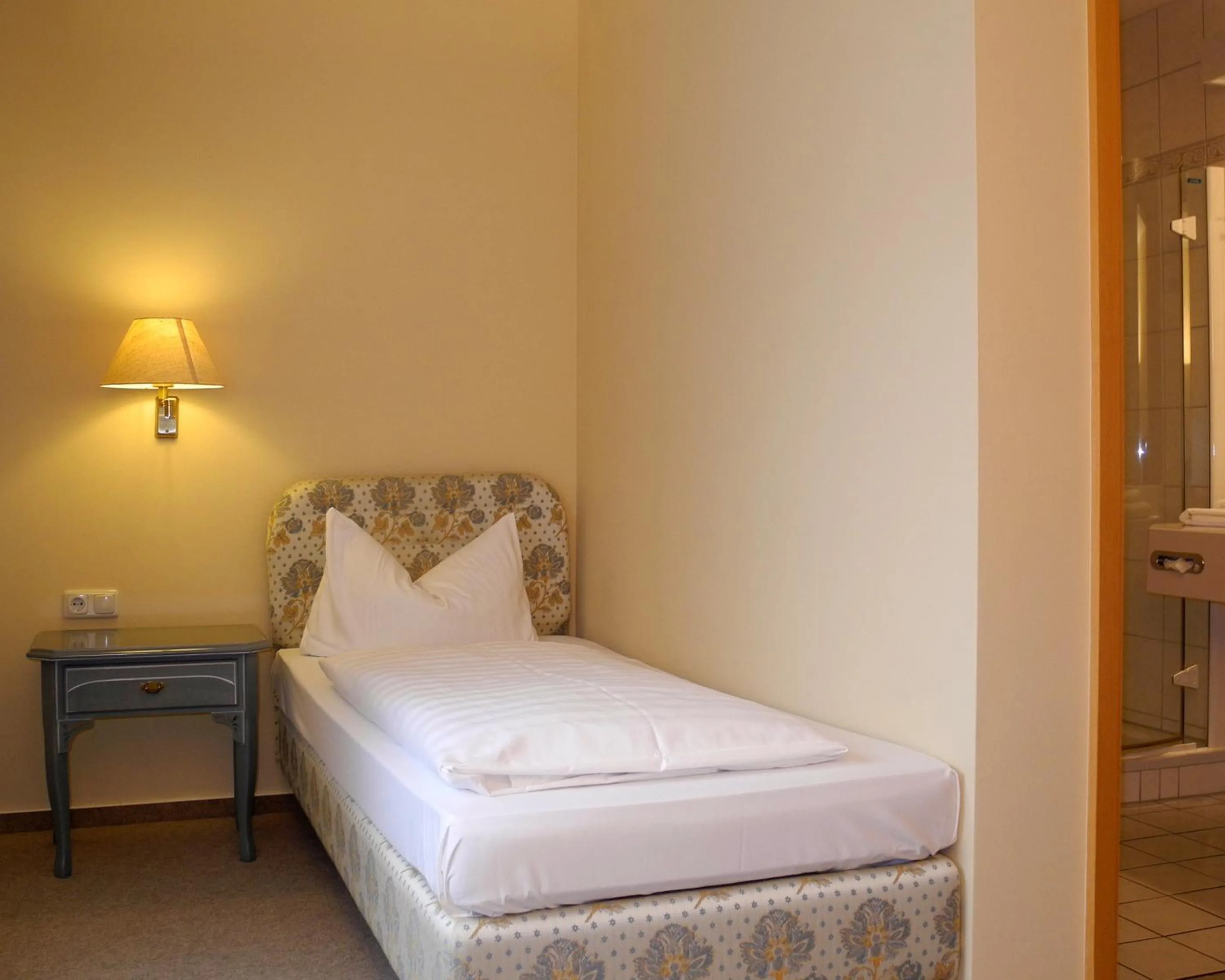 Bed in Pension Kühne