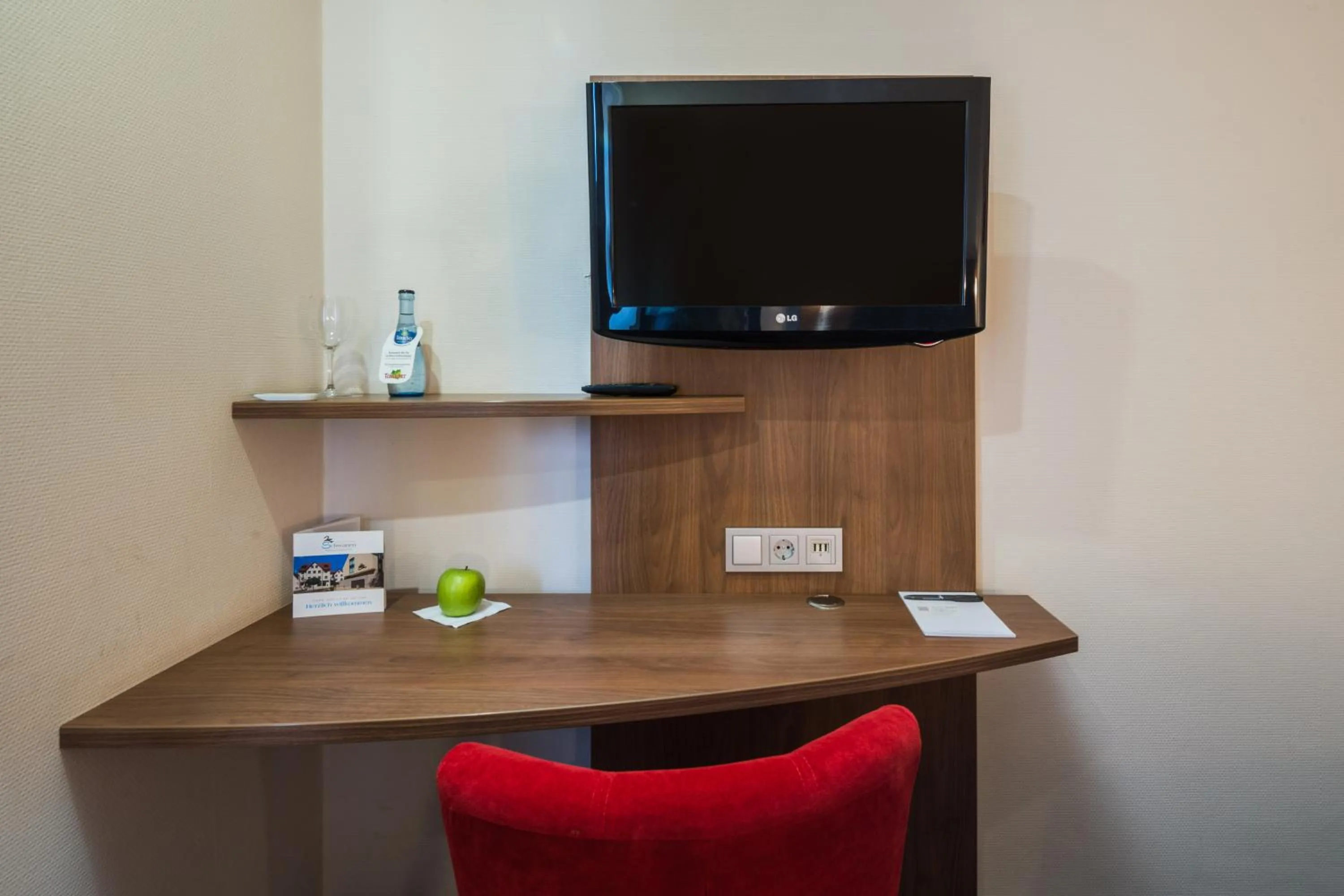 Photo of the whole room in Hotel Schwanen