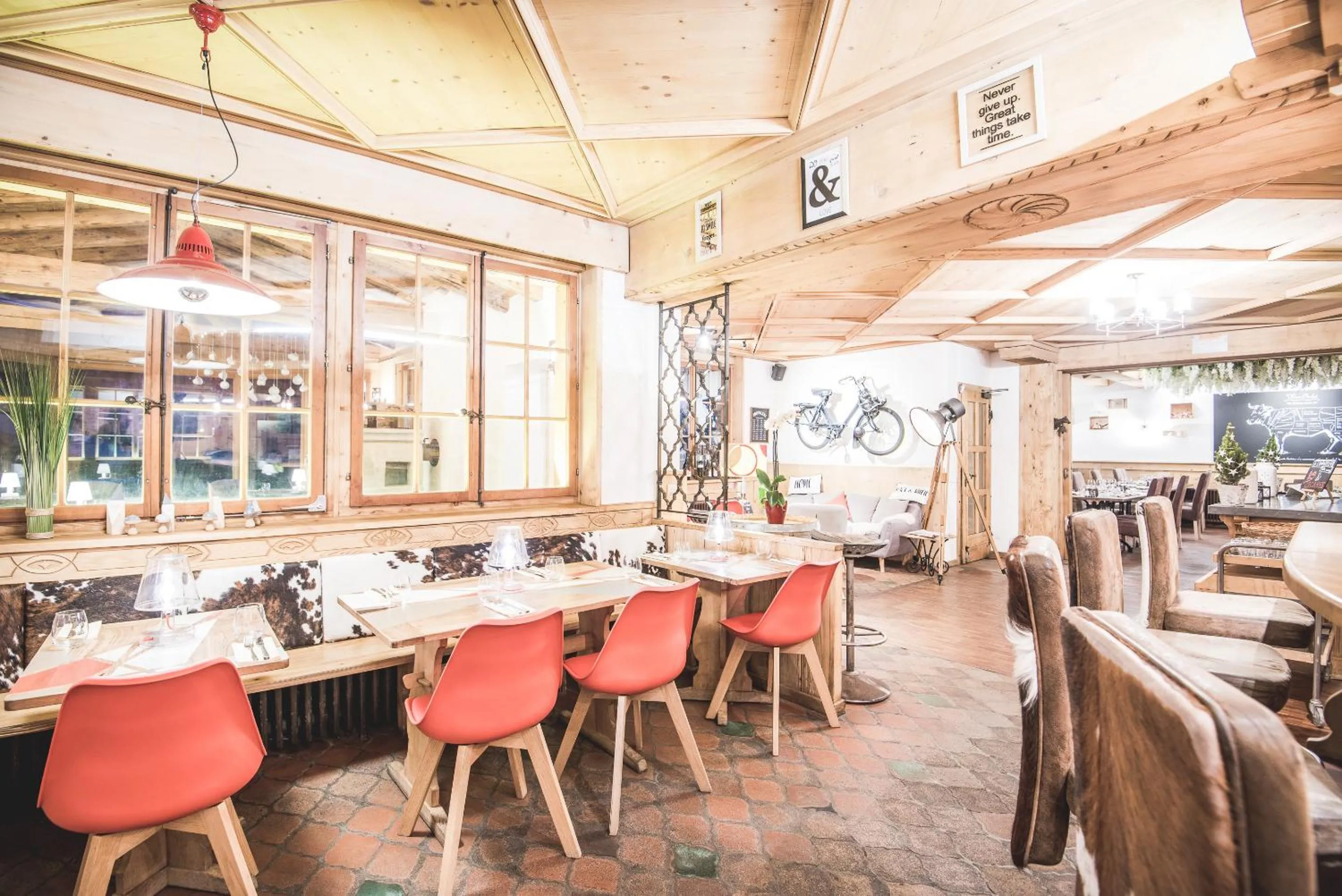 Restaurant/places to eat in Lifestyle Rooms & Suites by Beau-Séjour