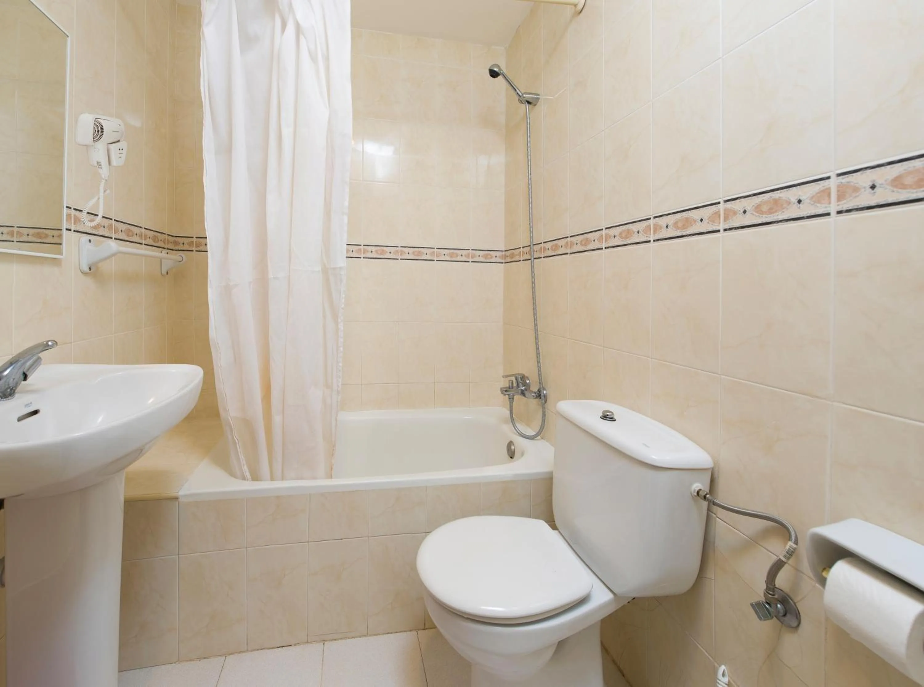 Shower in Hostal Alicante