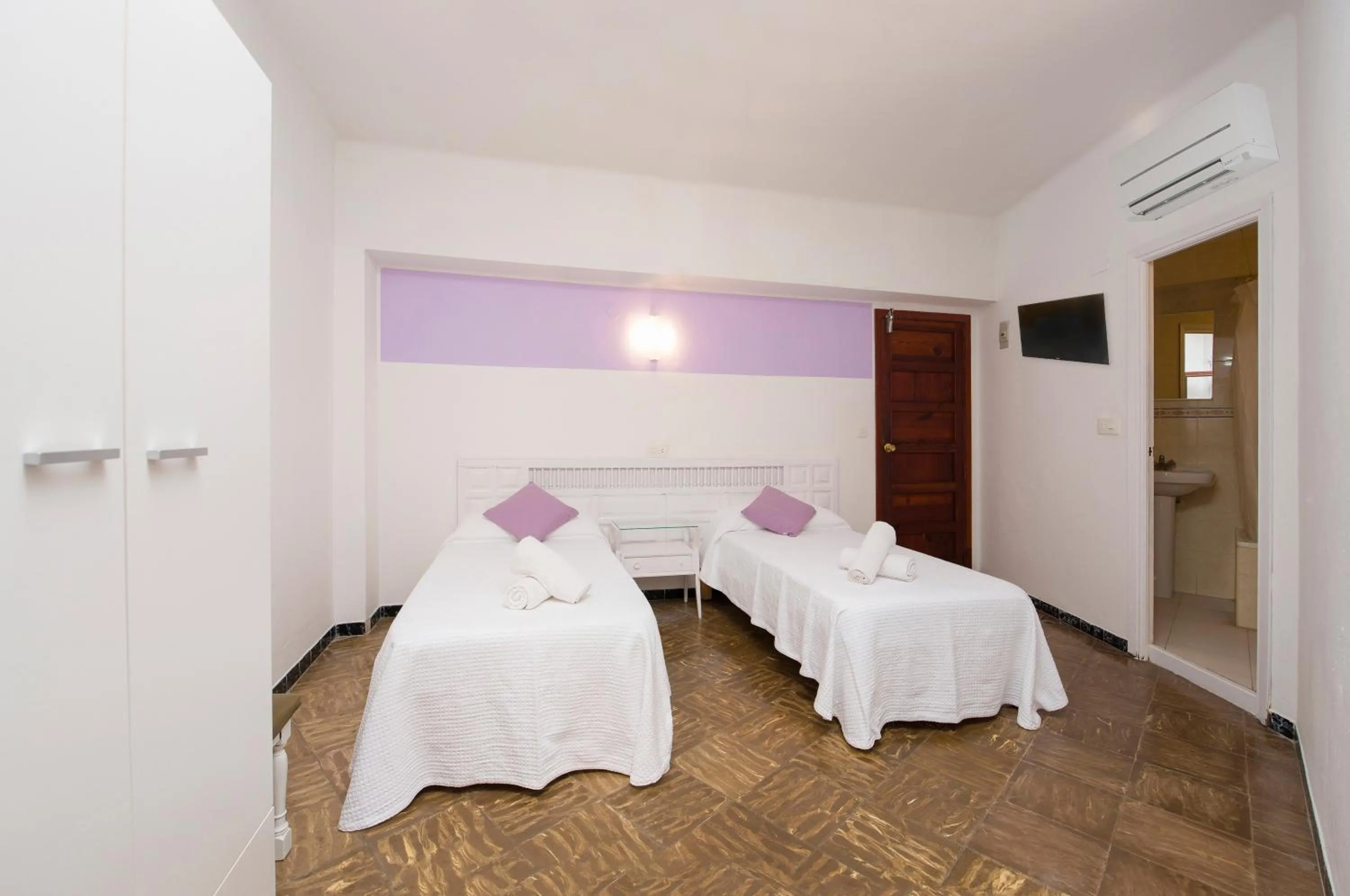 Bed in Hostal Alicante