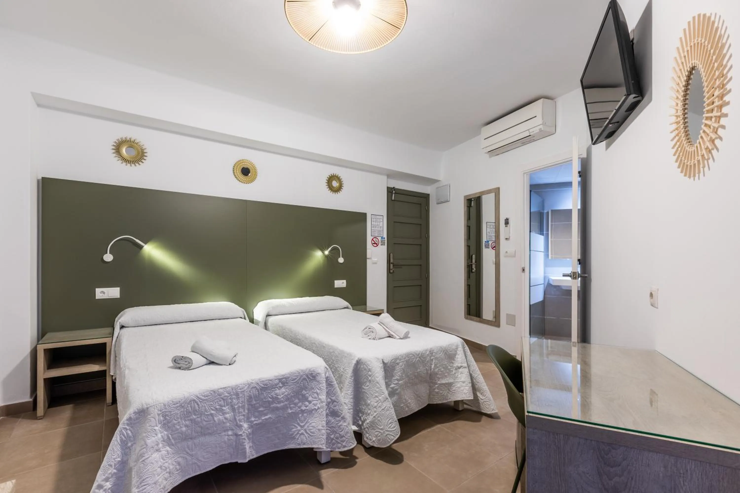 Bed in Hostal Alicante