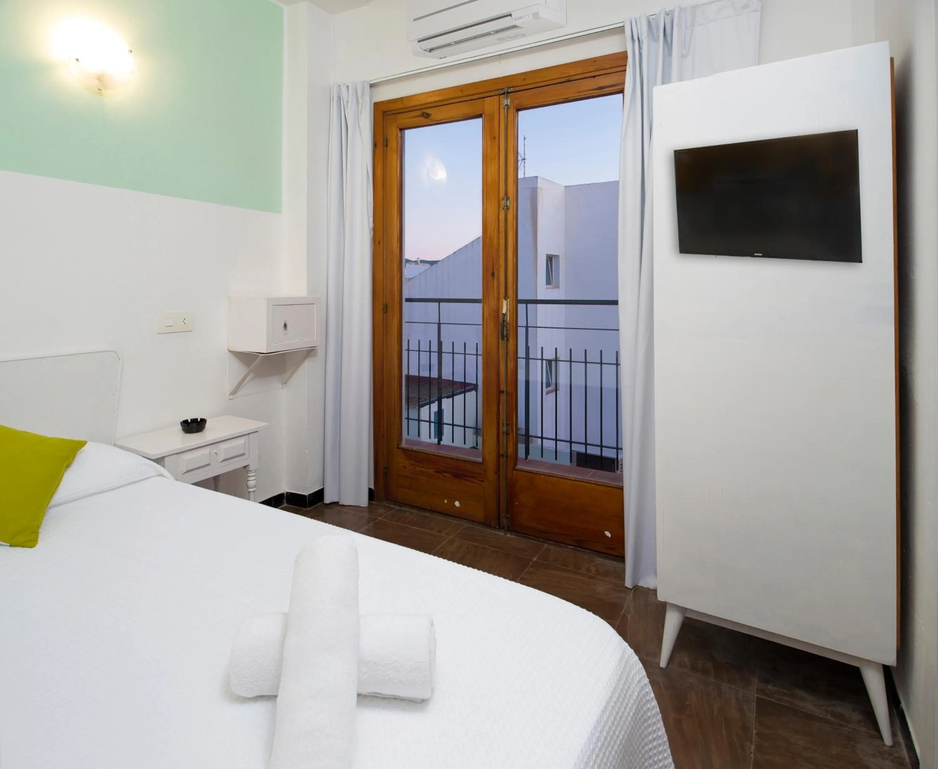 Bed in Hostal Alicante