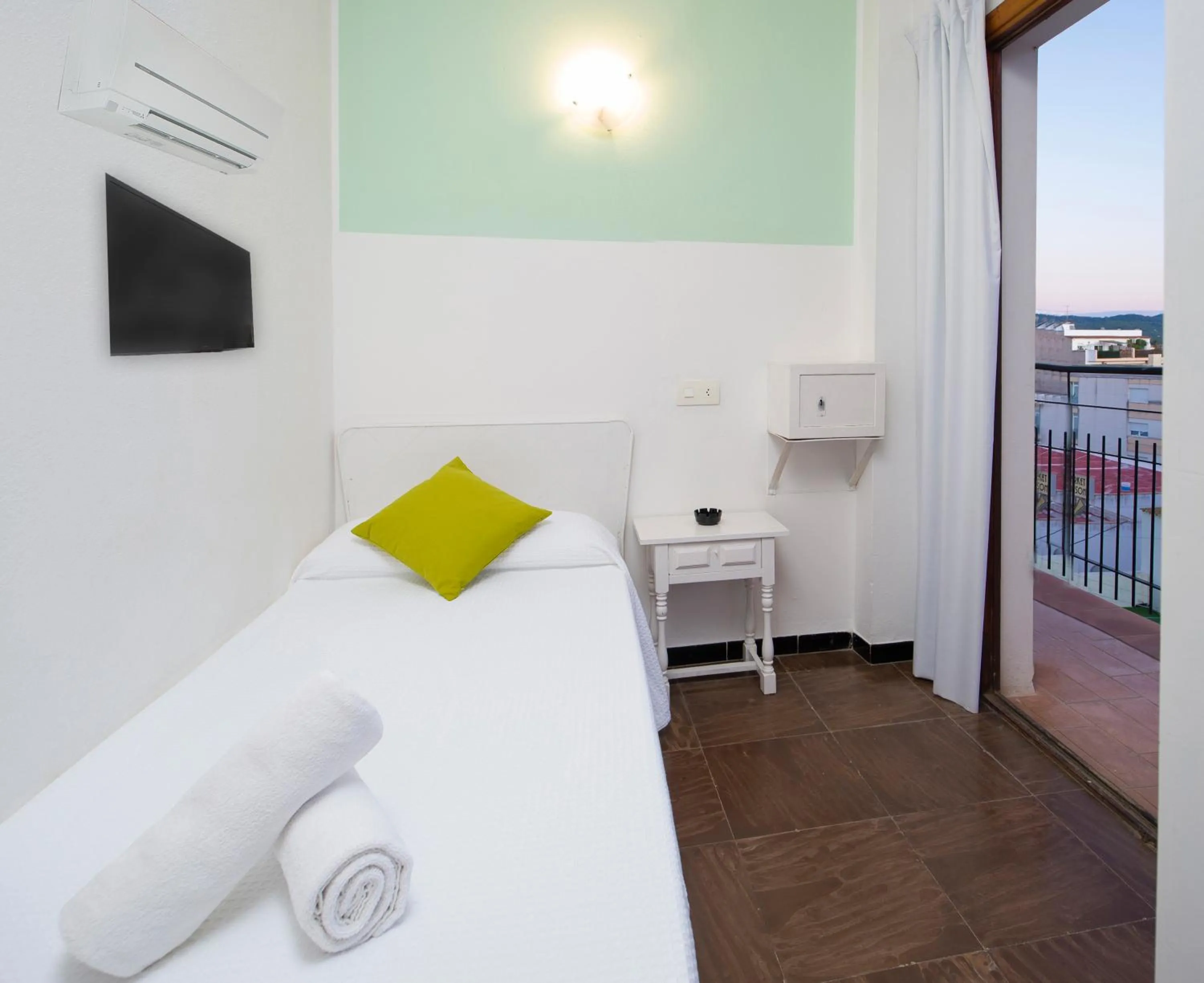 Bed in Hostal Alicante