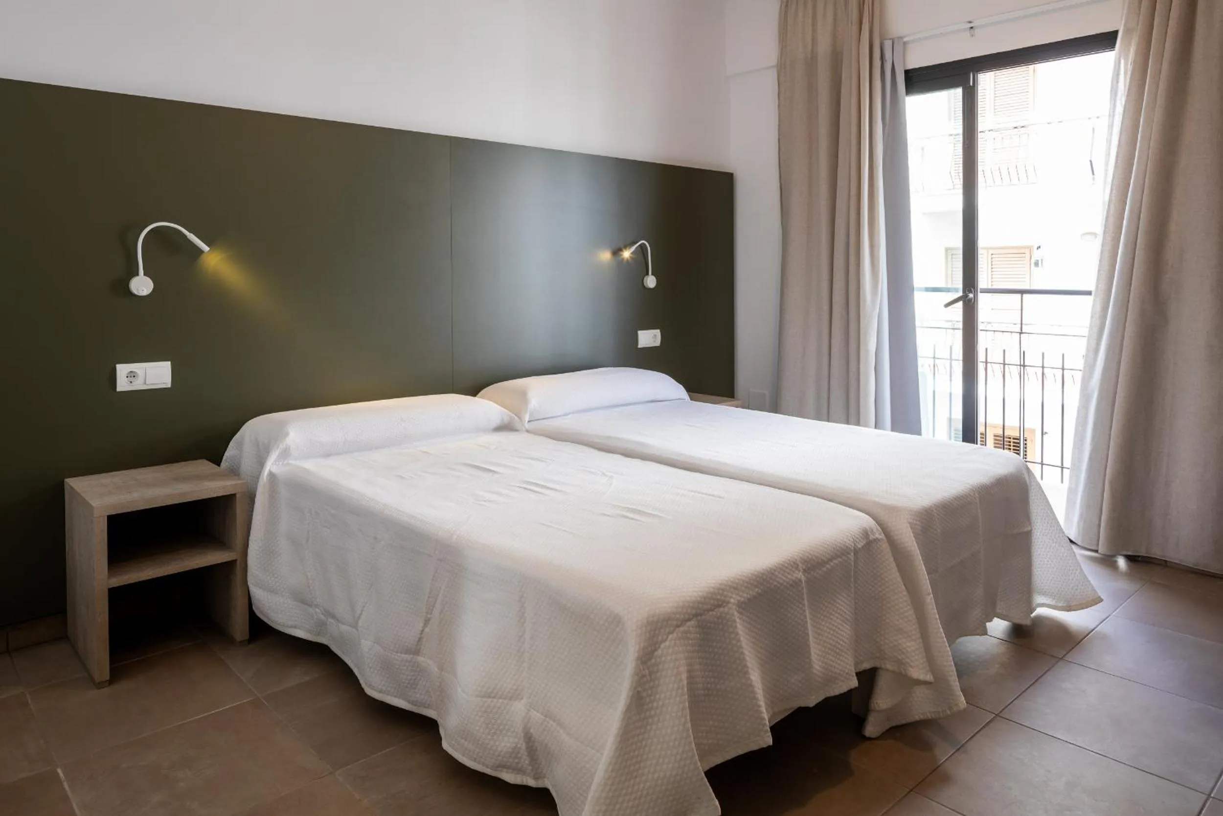 Bed in Hostal Alicante