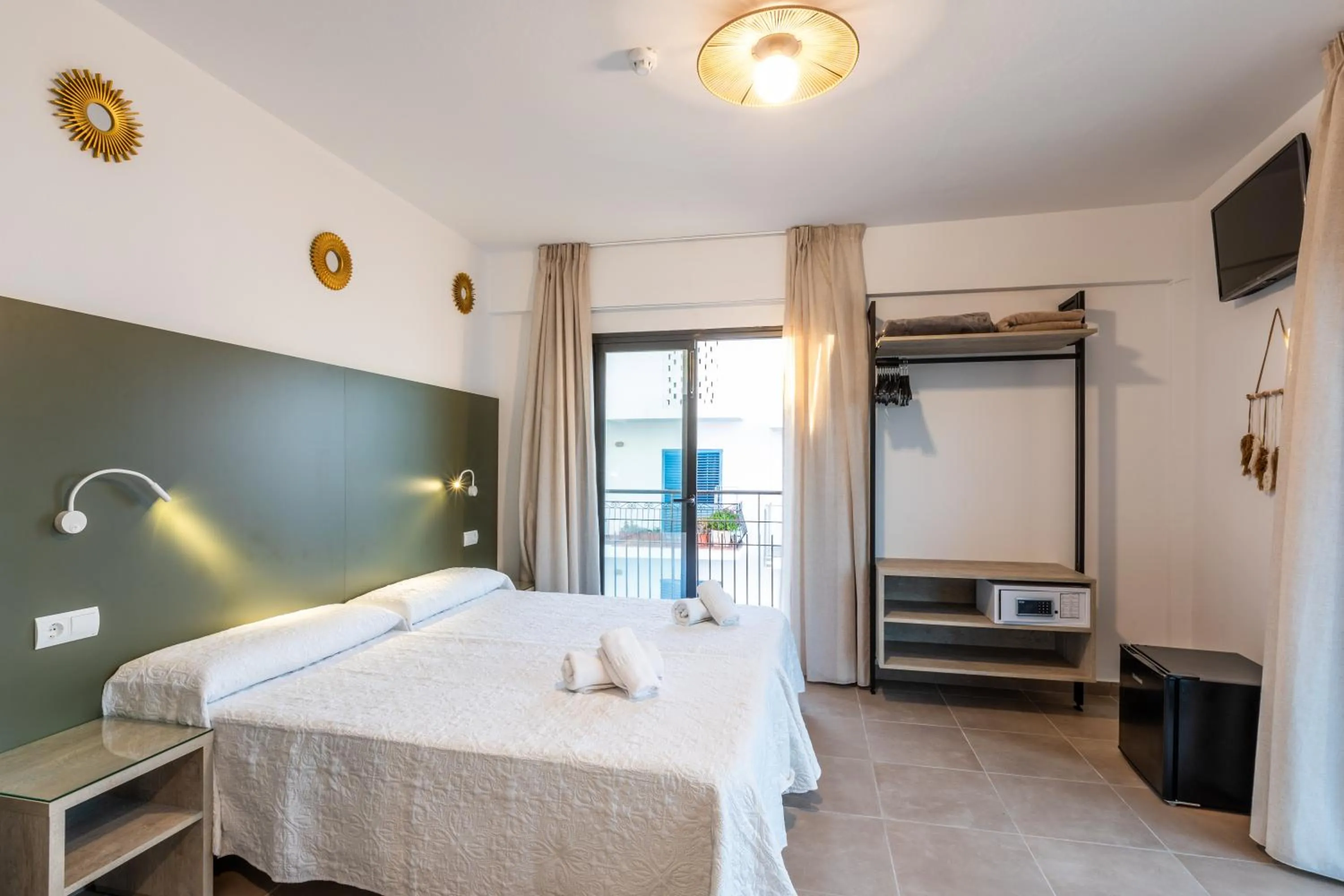 Bed in Hostal Alicante