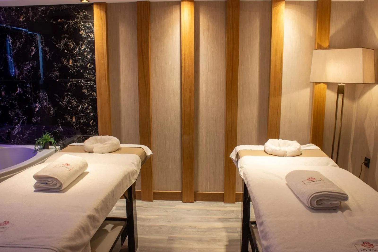 Spa and wellness centre/facilities, Bed in Ramada By Wyndham Tire