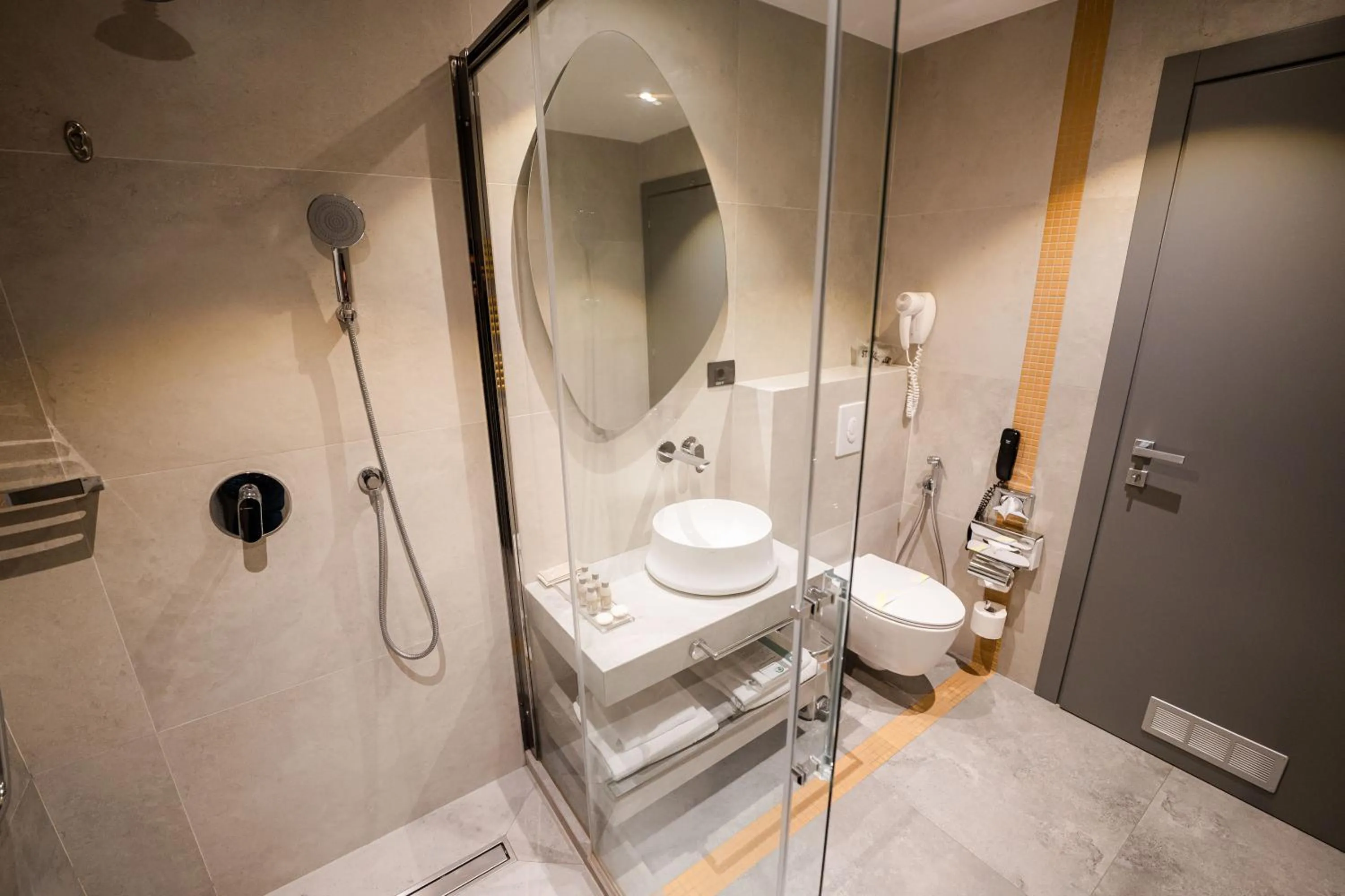 Shower in Mandachi Hotel & SPA