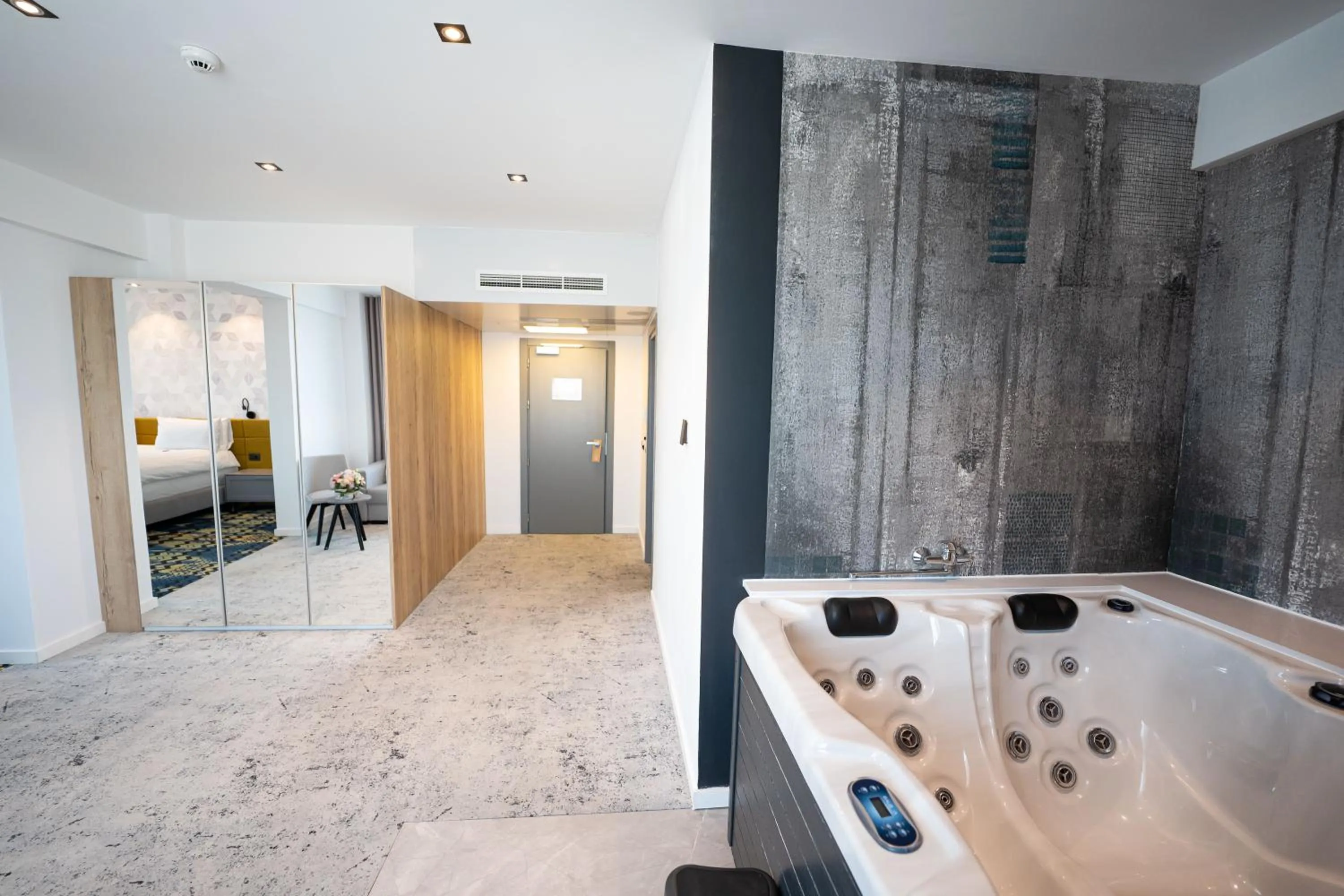 Hot Tub in Mandachi Hotel & SPA