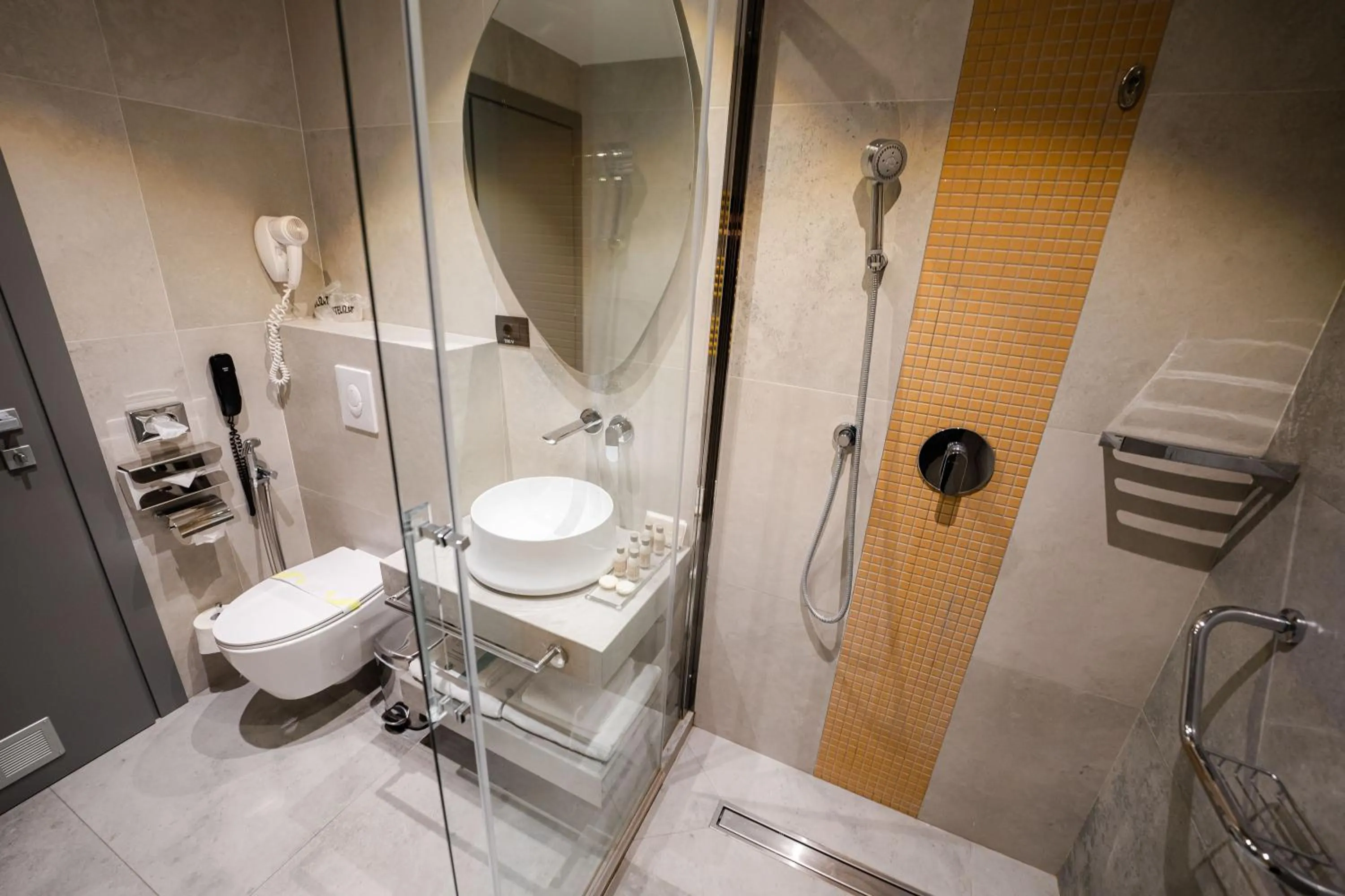 Shower in Mandachi Hotel & SPA