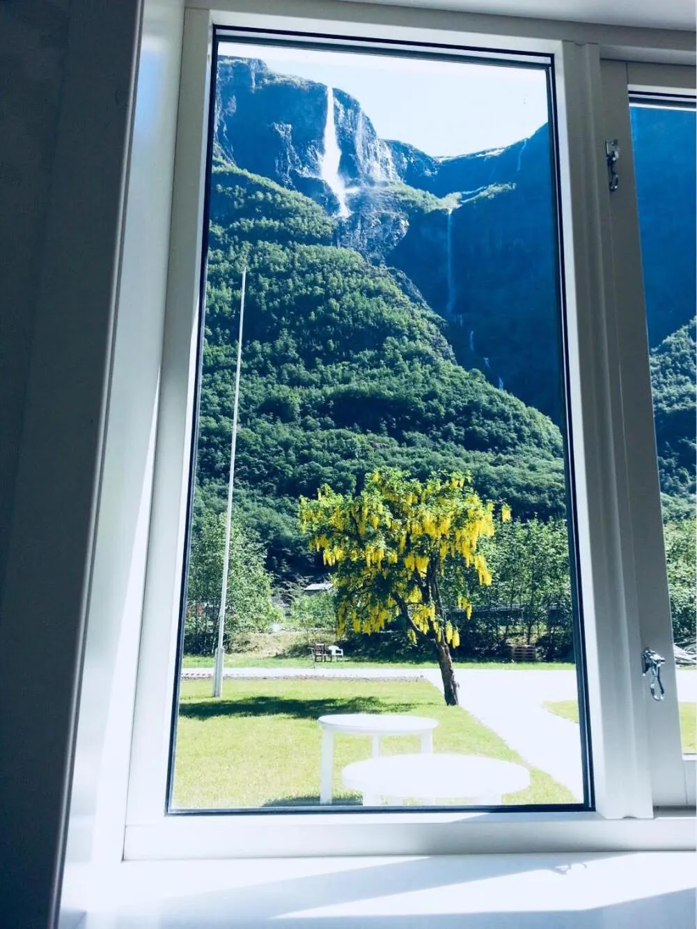 Inner courtyard view in Gudvangen Budget Hotel