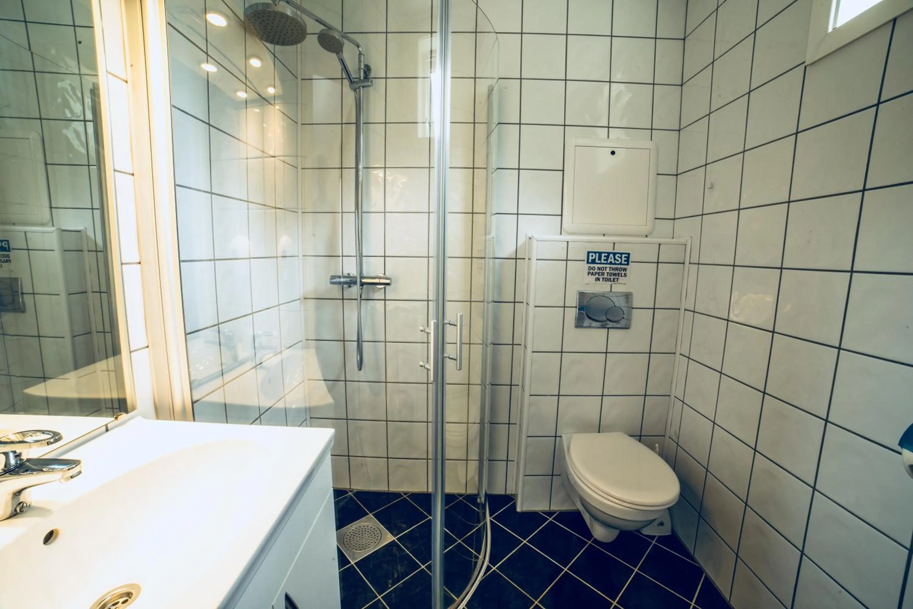 Shower in Gudvangen Budget Hotel