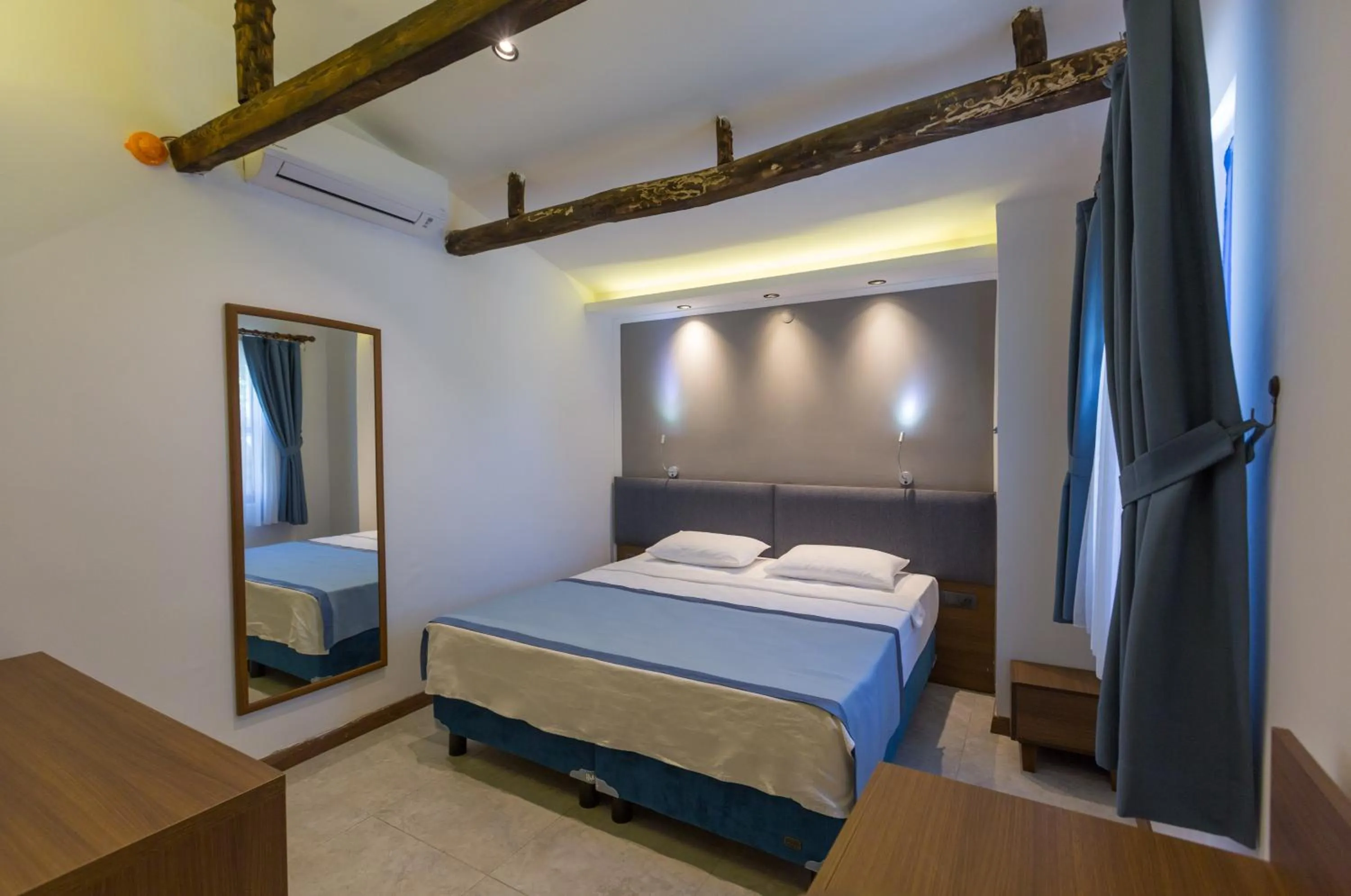 Decorative detail, Bed in Risus Garden Marina Hotel