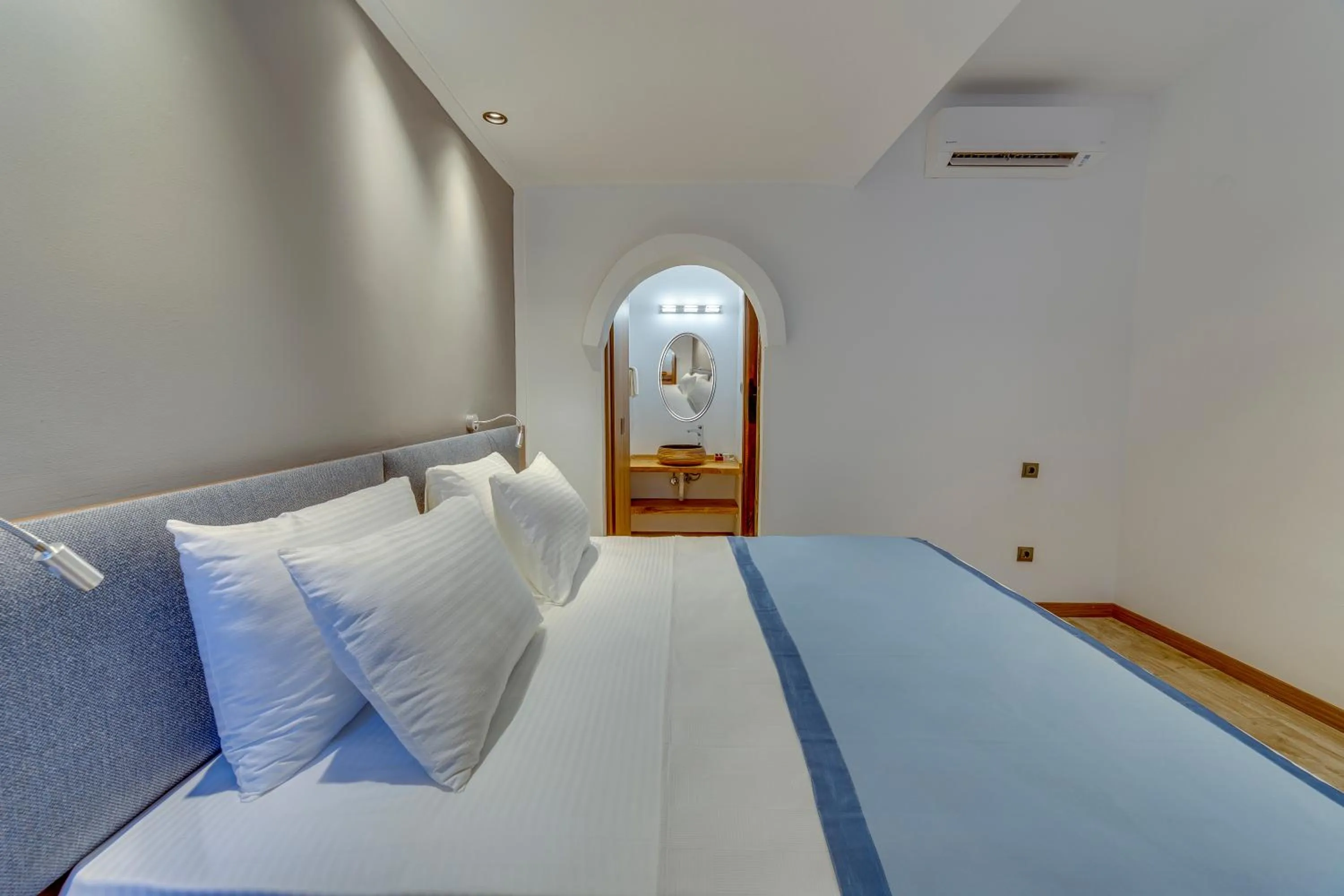 Photo of the whole room, Bed in Risus Garden Marina Hotel