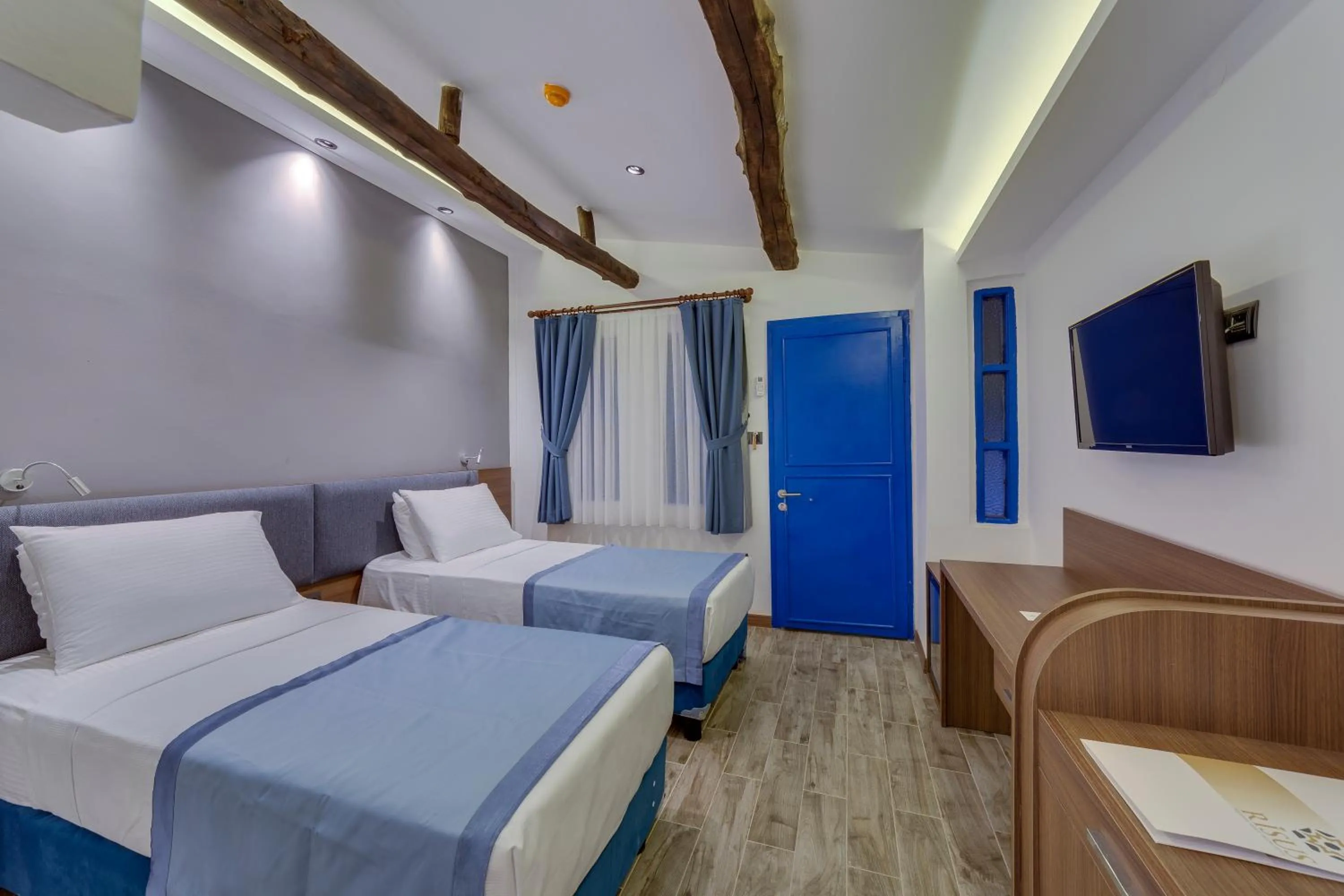 Bedroom, Bed in Risus Garden Marina Hotel