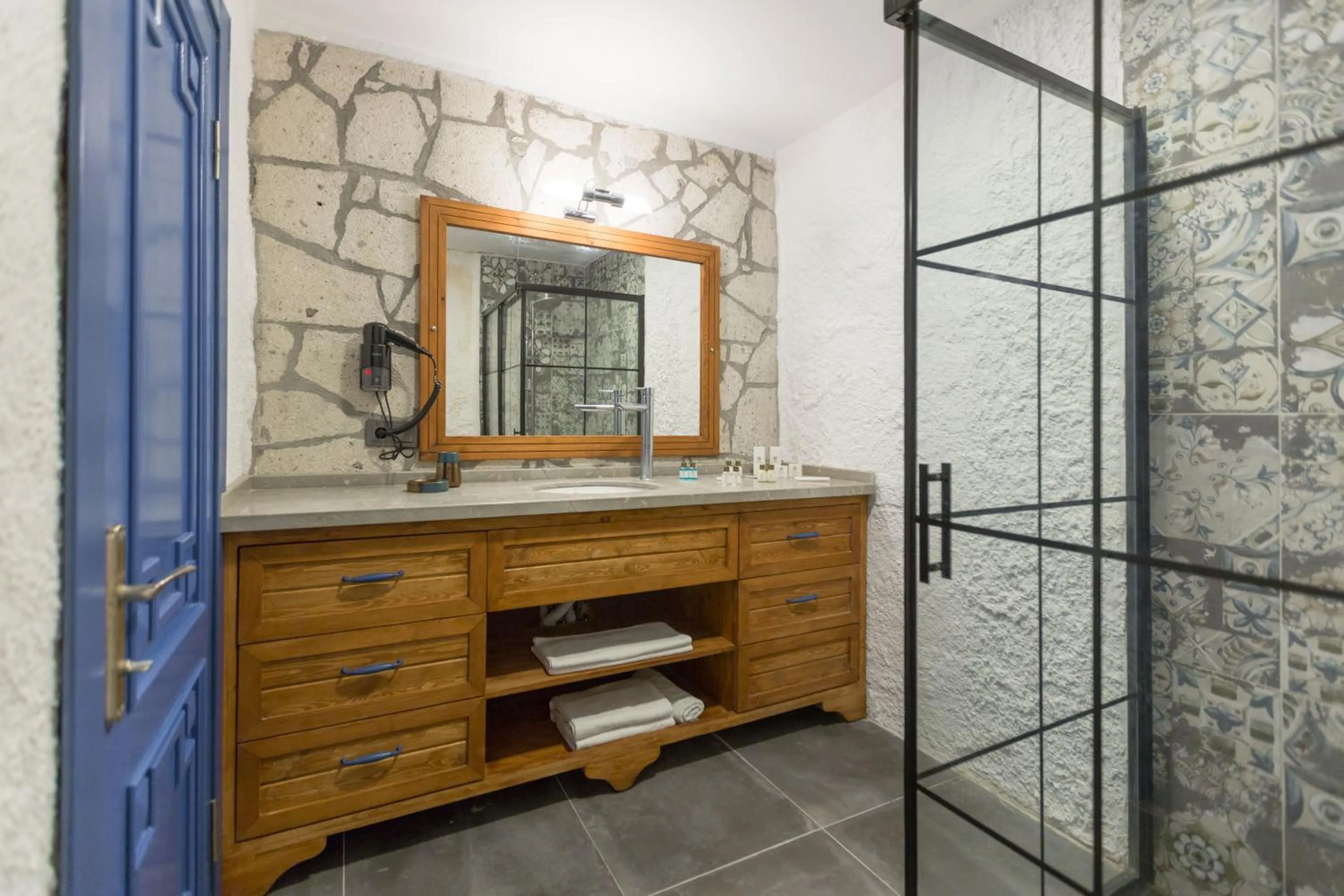 Decorative detail in Risus Garden Marina Hotel