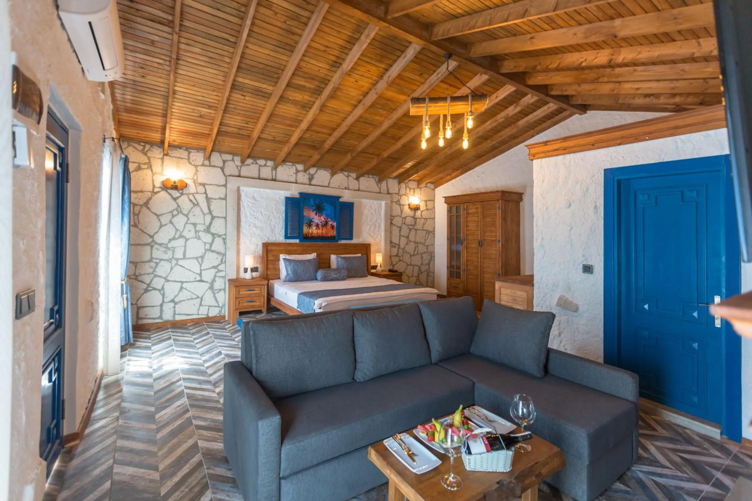 Decorative detail in Risus Garden Marina Hotel