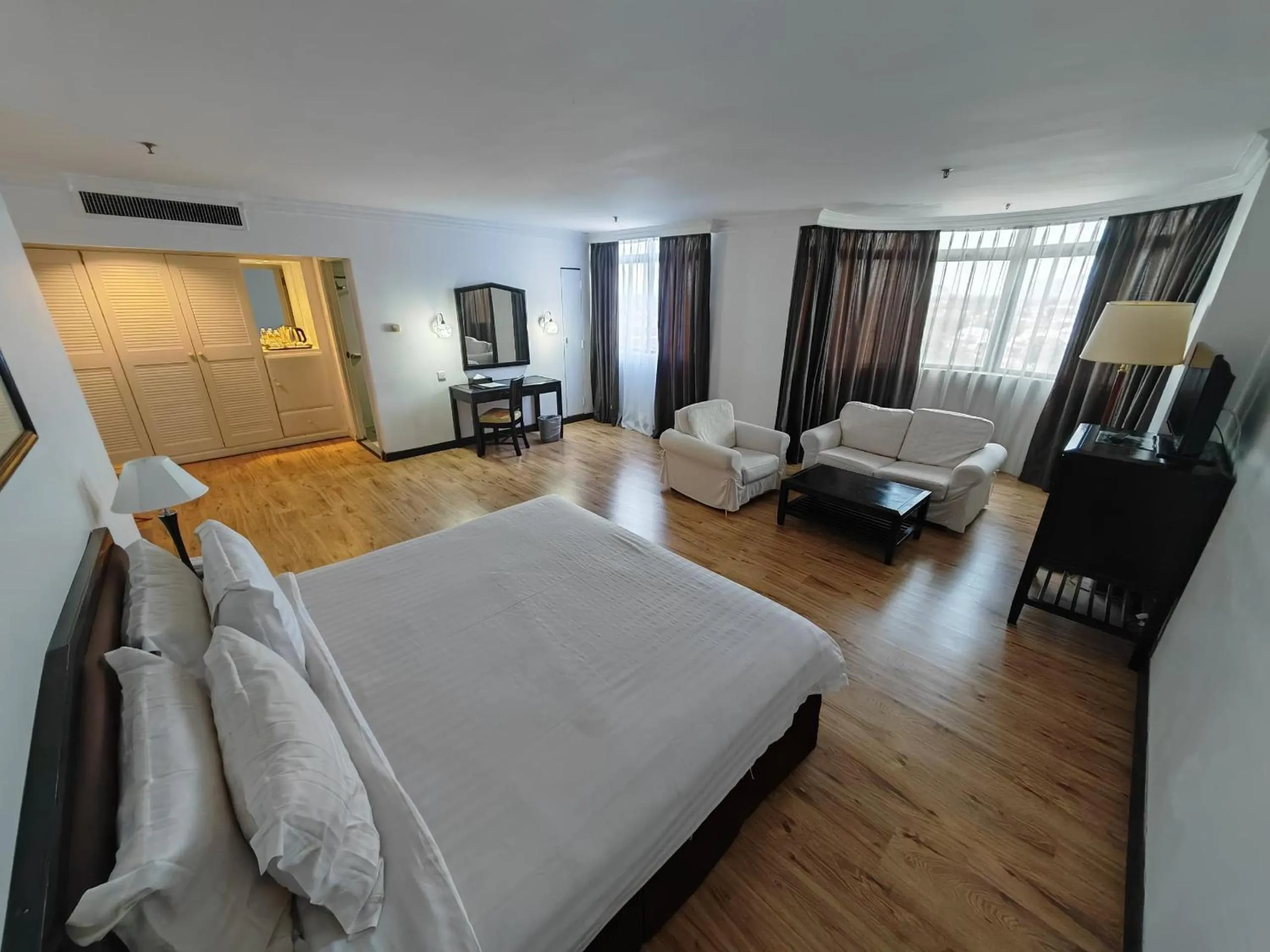 Bedroom, Bed in The Putra Regency Hotel