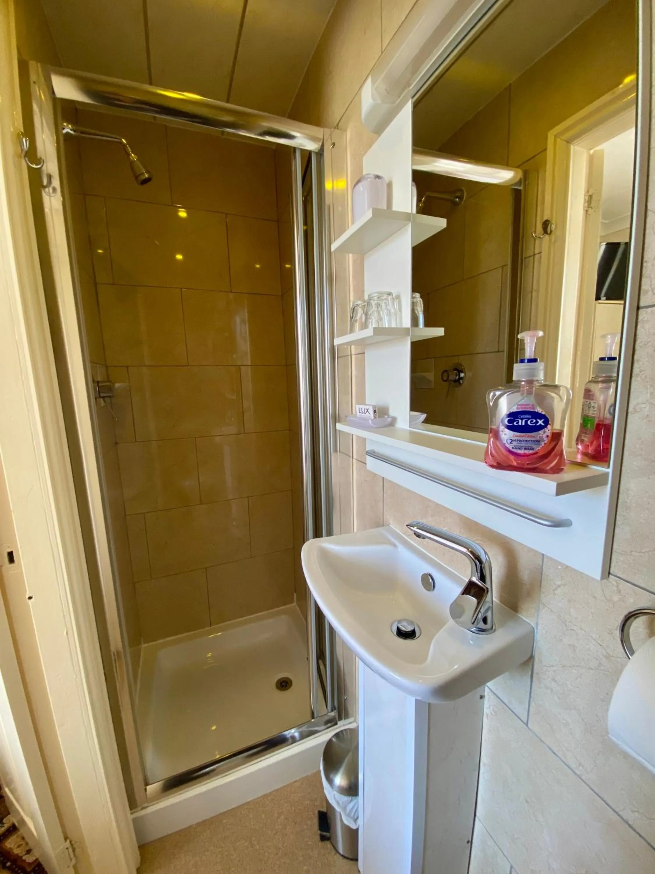 Bathroom in The Libra - Adults Only B&B with guaranteed carpark