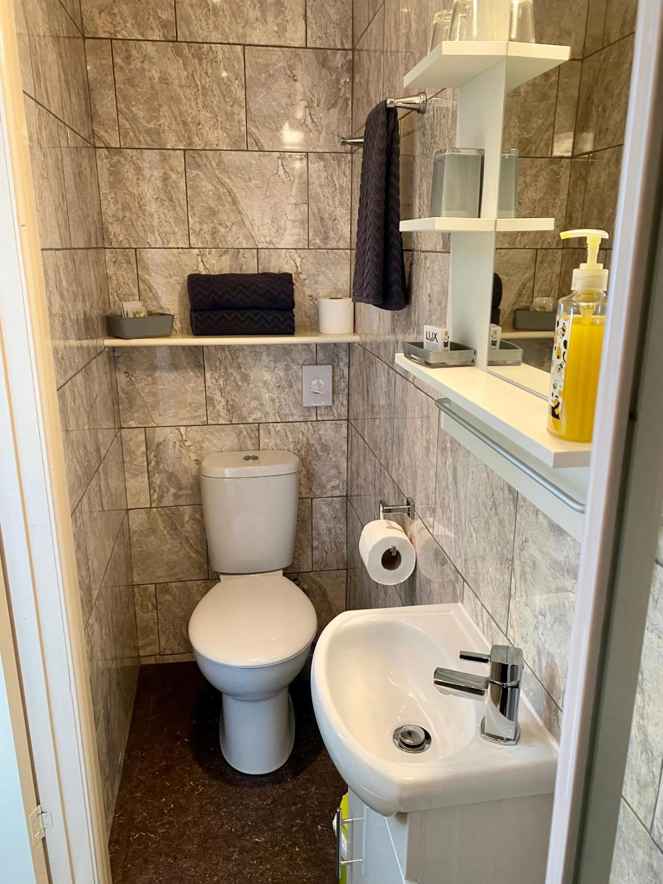 Bathroom in The Libra - Adults Only B&B with guaranteed carpark