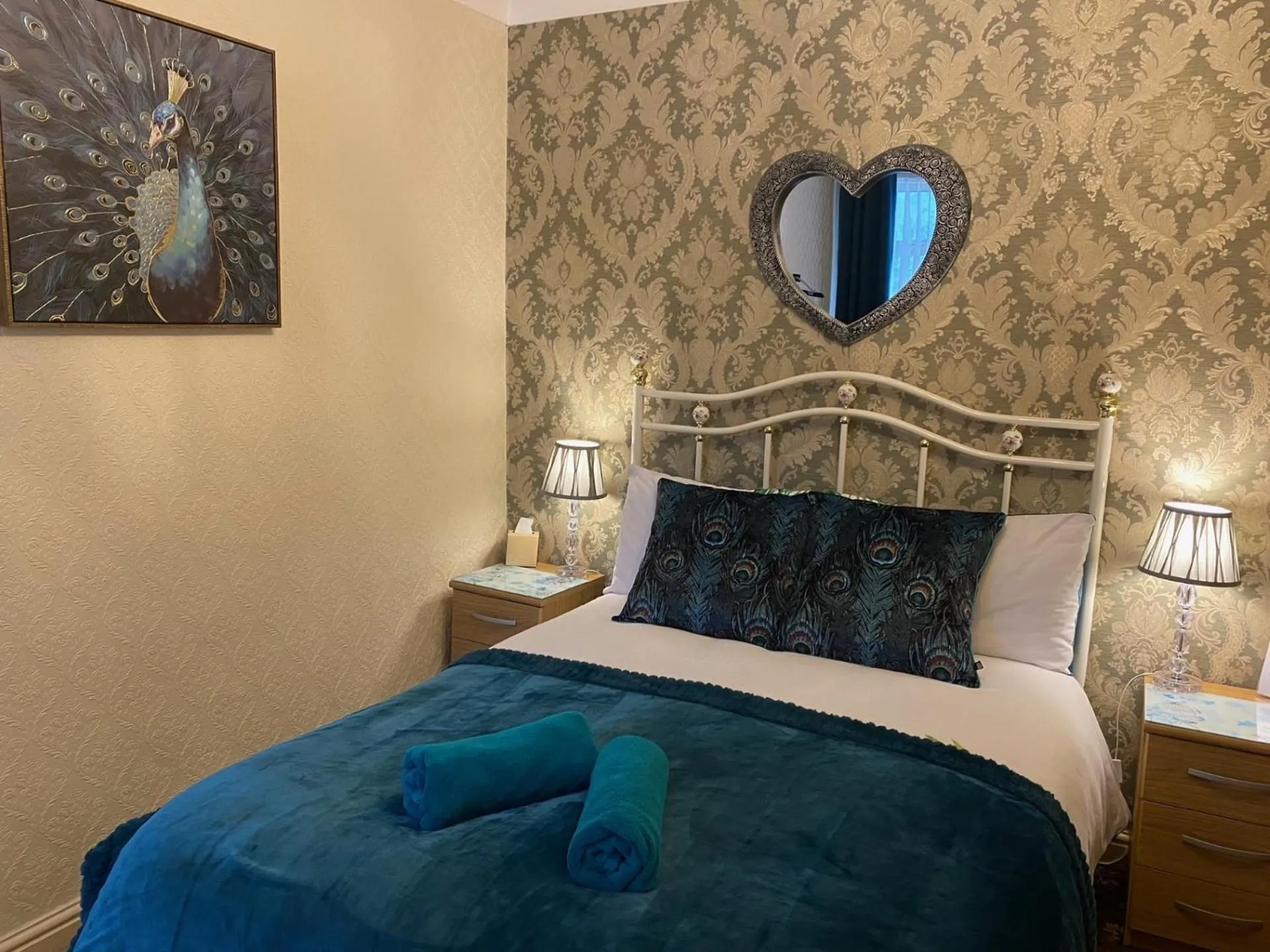 Bed in The Libra - Adults Only B&B with guaranteed carpark