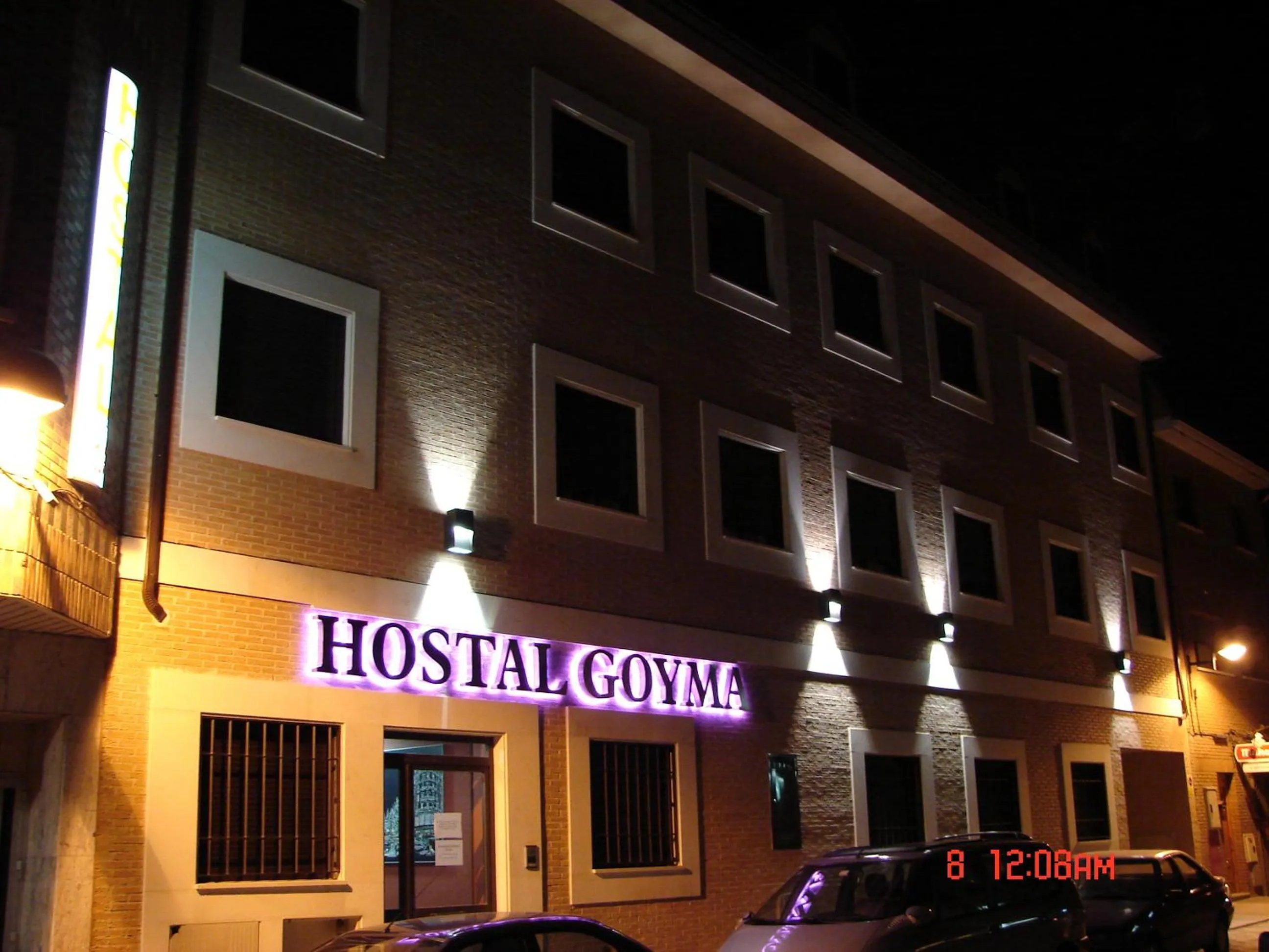 Facade/entrance in Hostal Goyma III