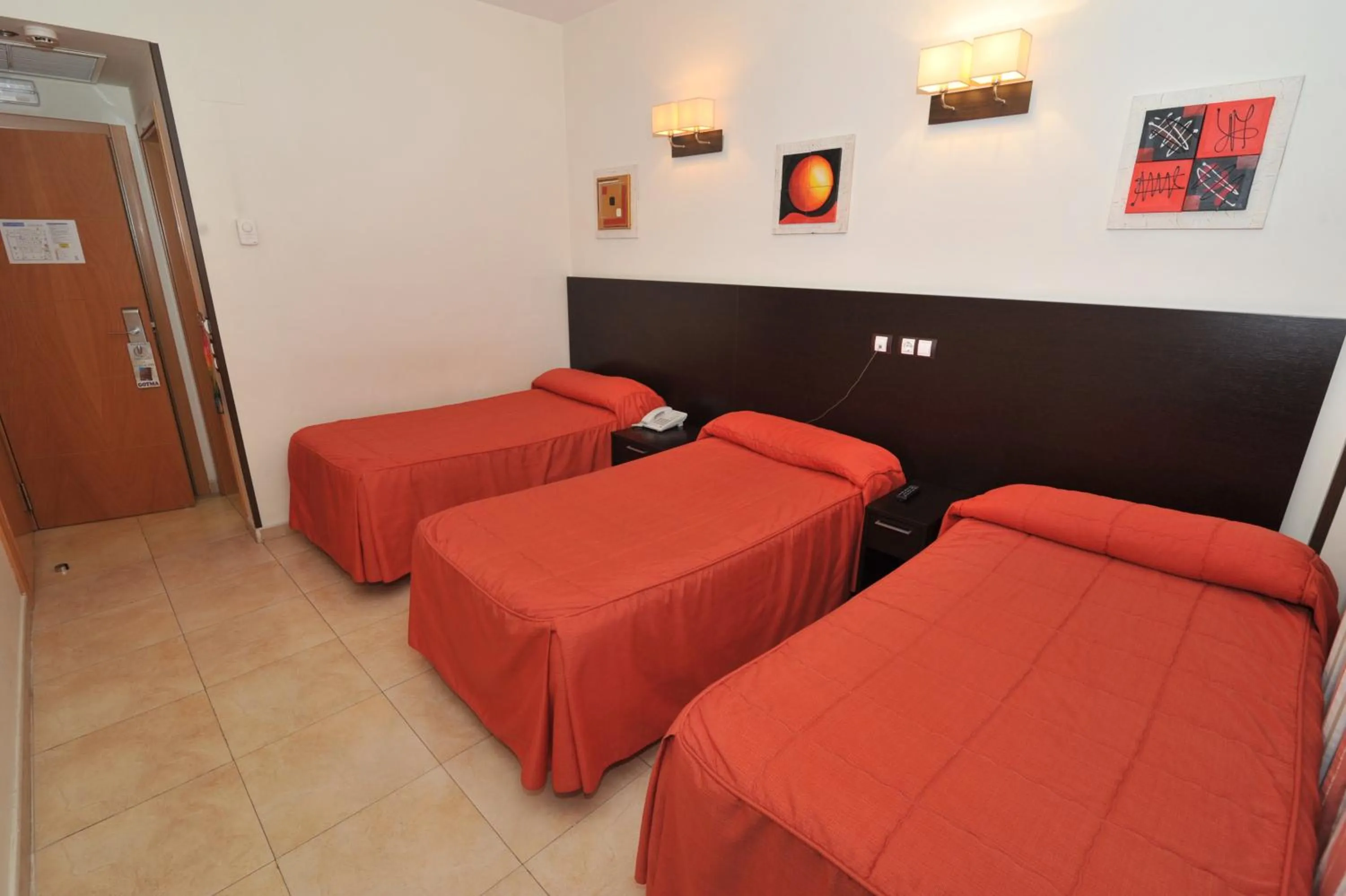 Photo of the whole room, Bed in Hostal Goyma III