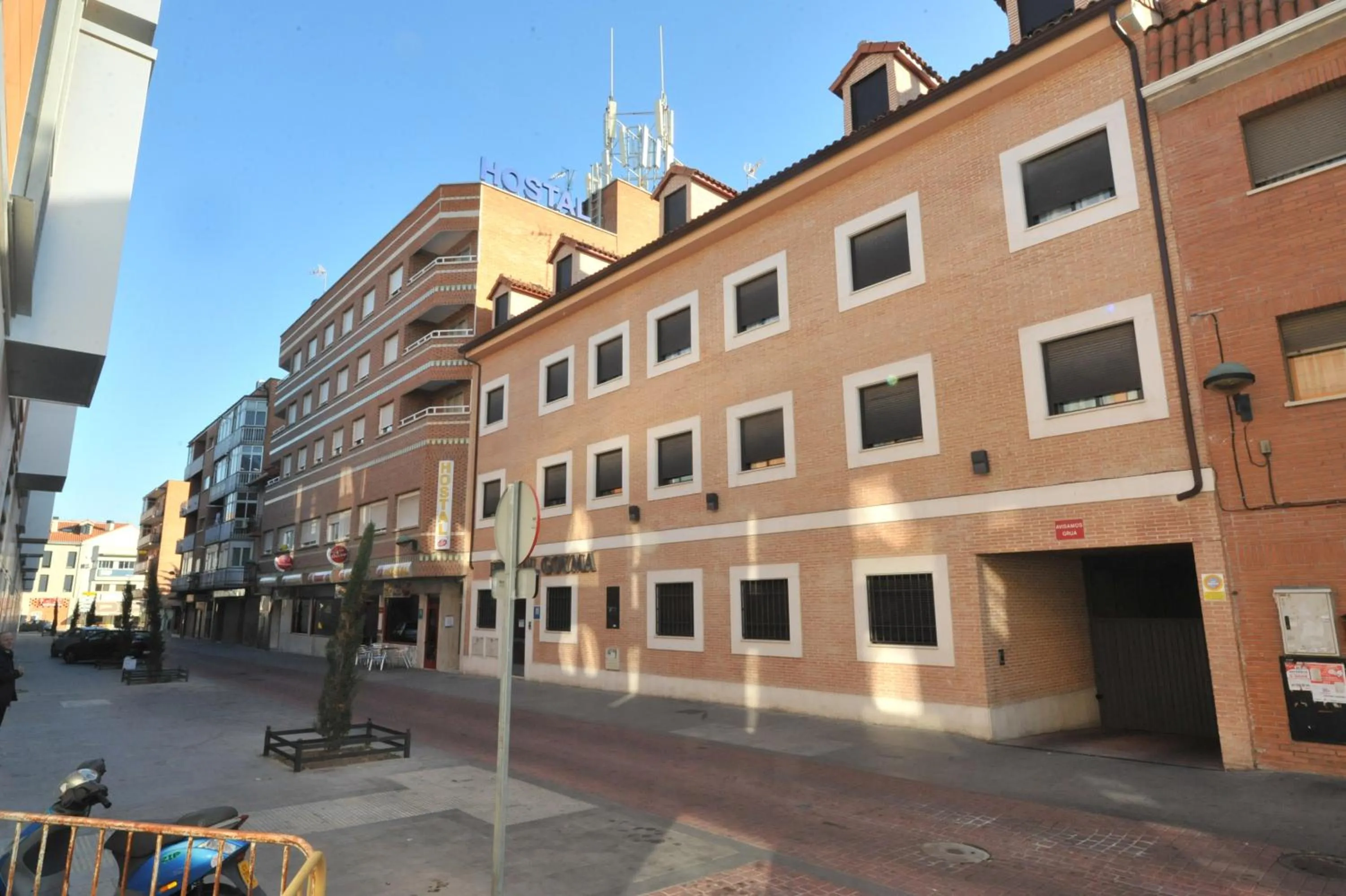 Facade/entrance in Hostal Goyma III