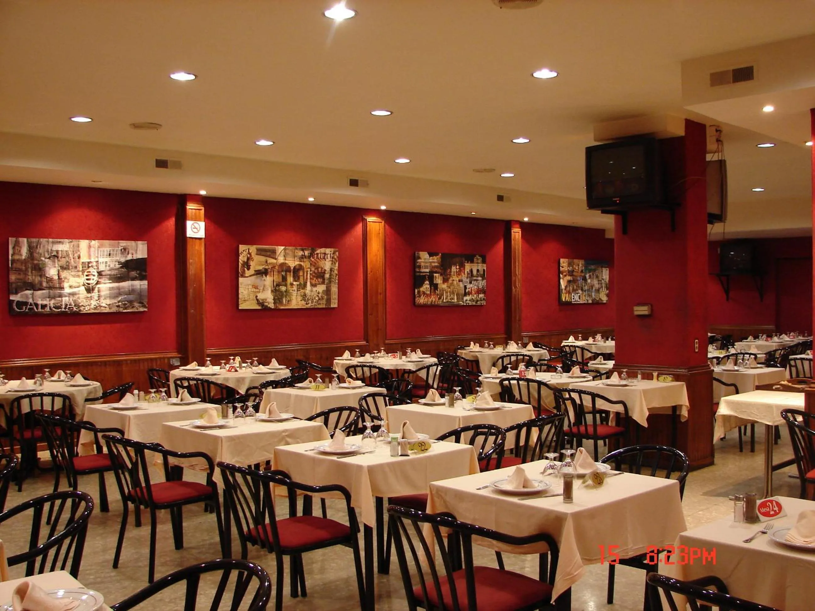 Restaurant/places to eat in Hostal Goyma III