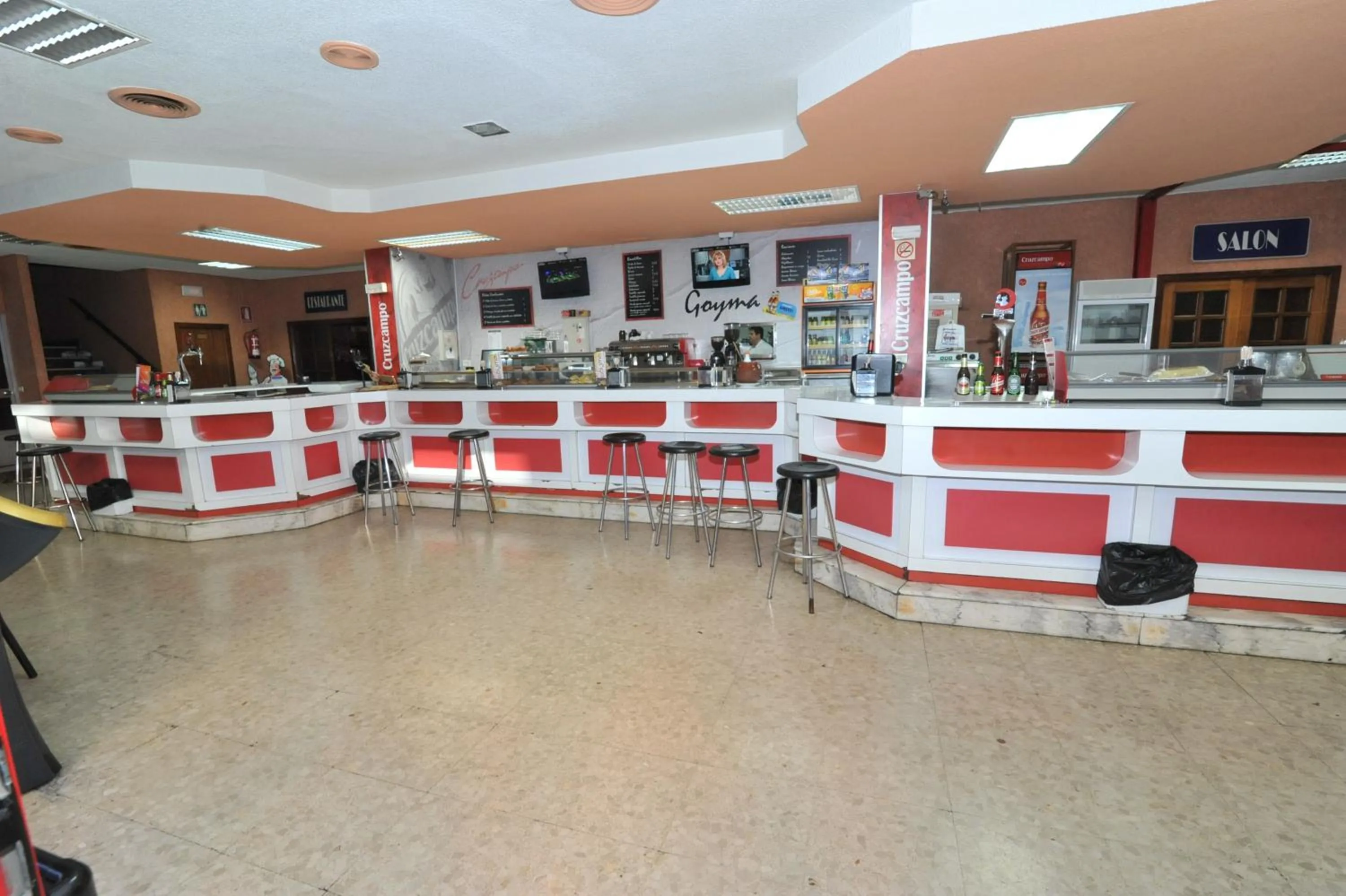 Food and drinks in Hostal Goyma III